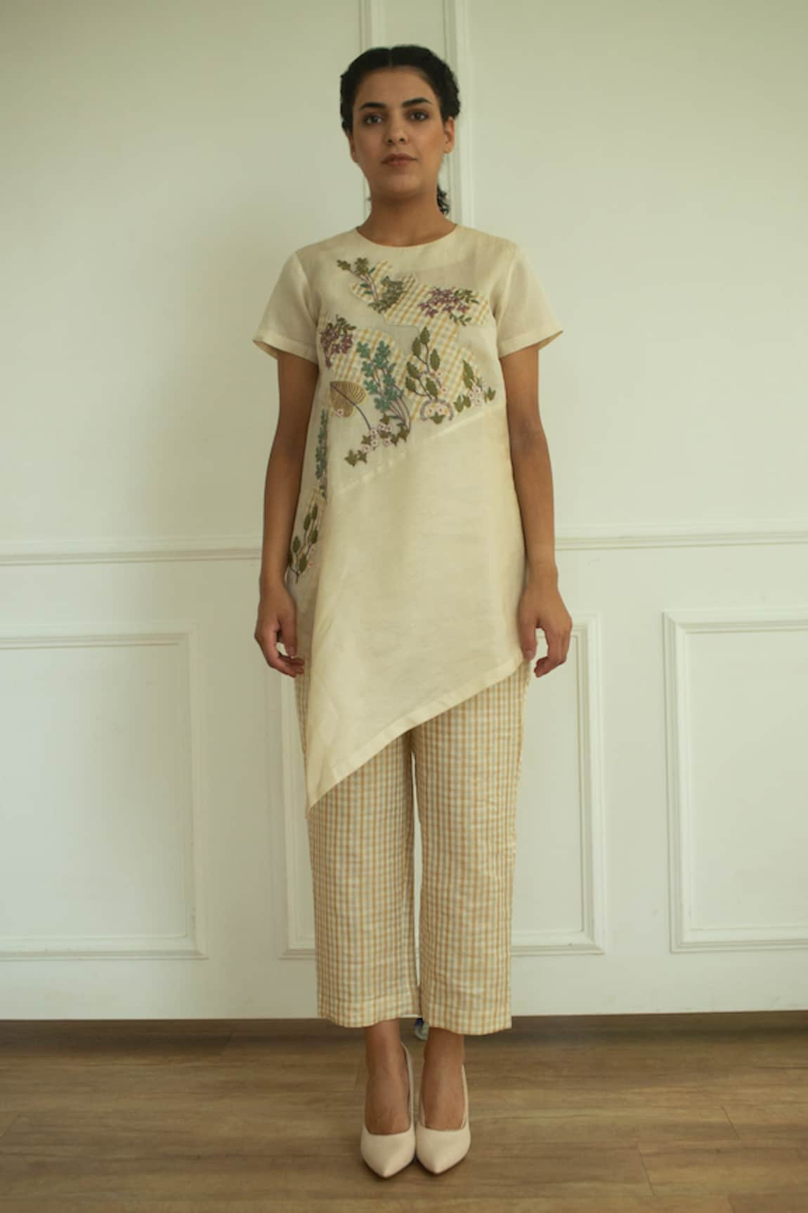 Oja Embroidered Tunic & Pant Set