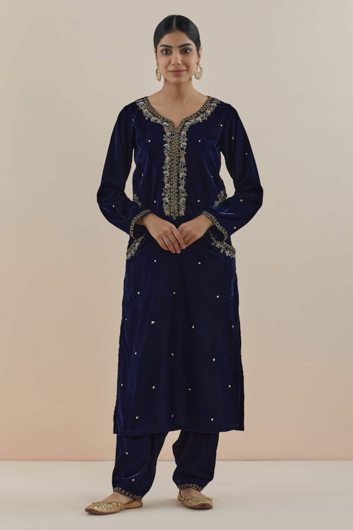 Makaan.51 Silk Velvet Floral Embroidered Kurta With Salwar Set