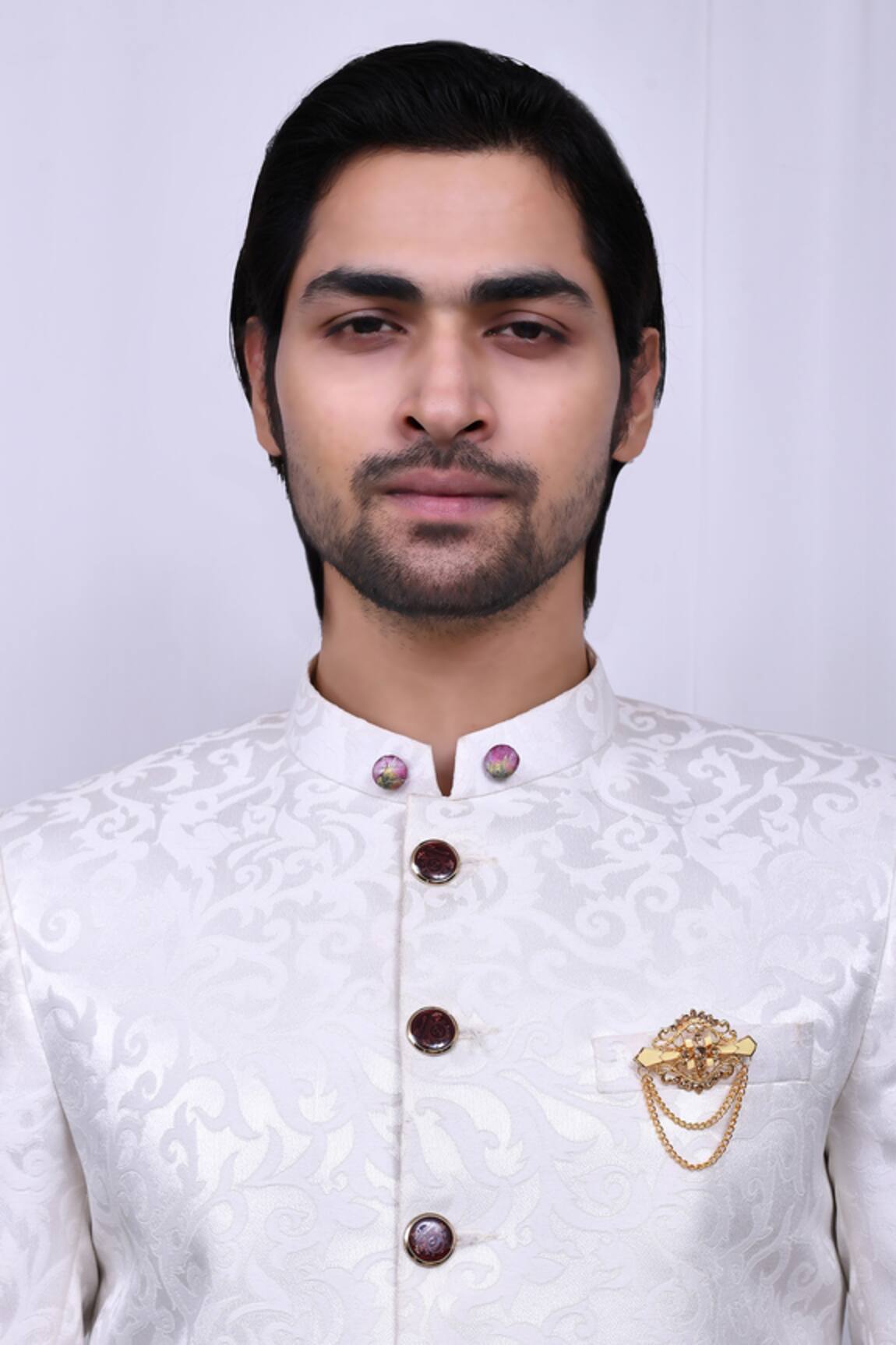 Nazaakat by Samara Singh Chain Link Detail Brooch