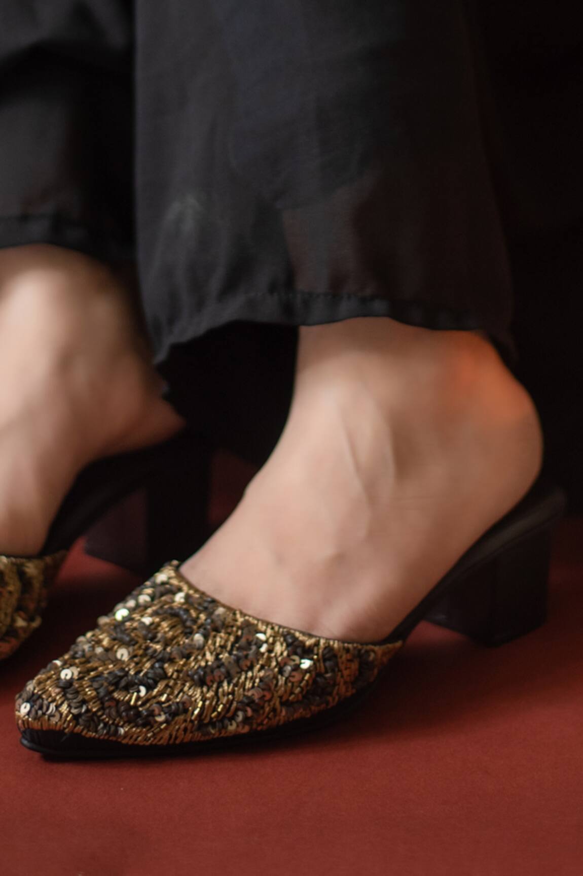 Urbansway Sequin Embroidered Pointed Toe Mules