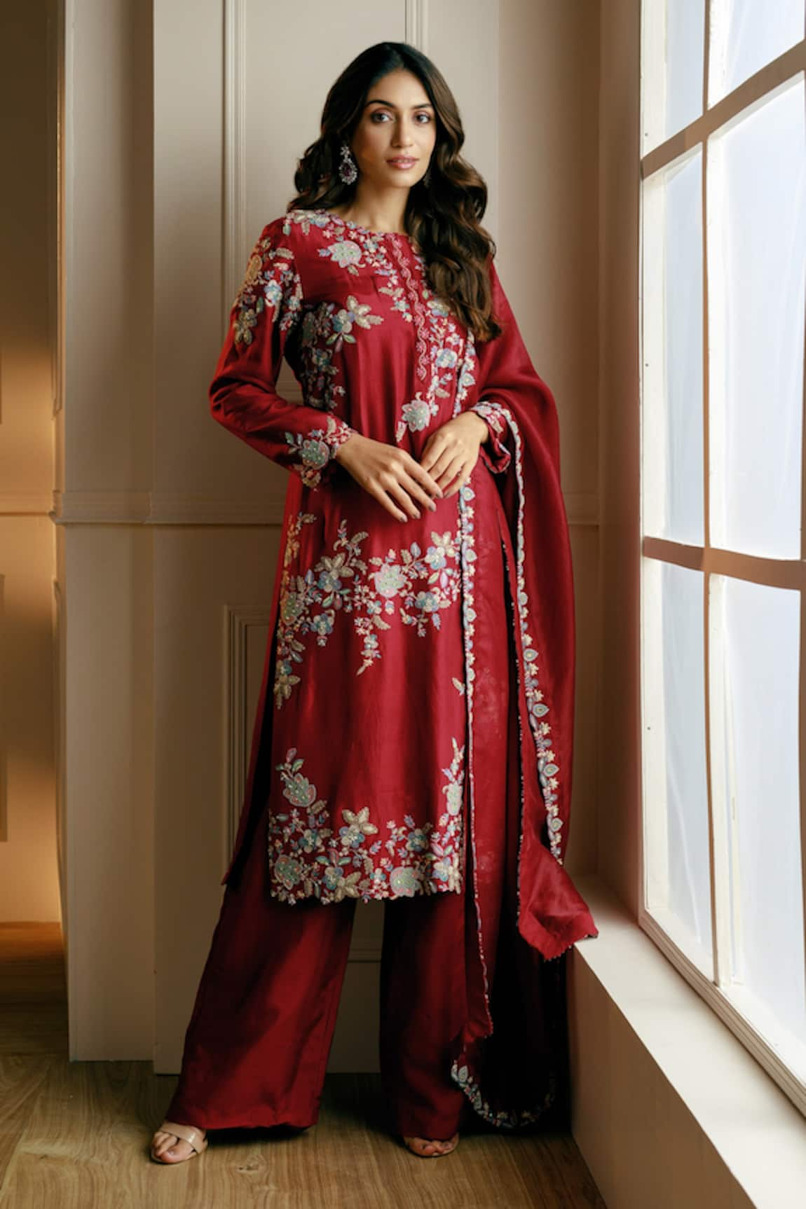 Nehha Nhata Silk Floral Embroidered Kurta Set