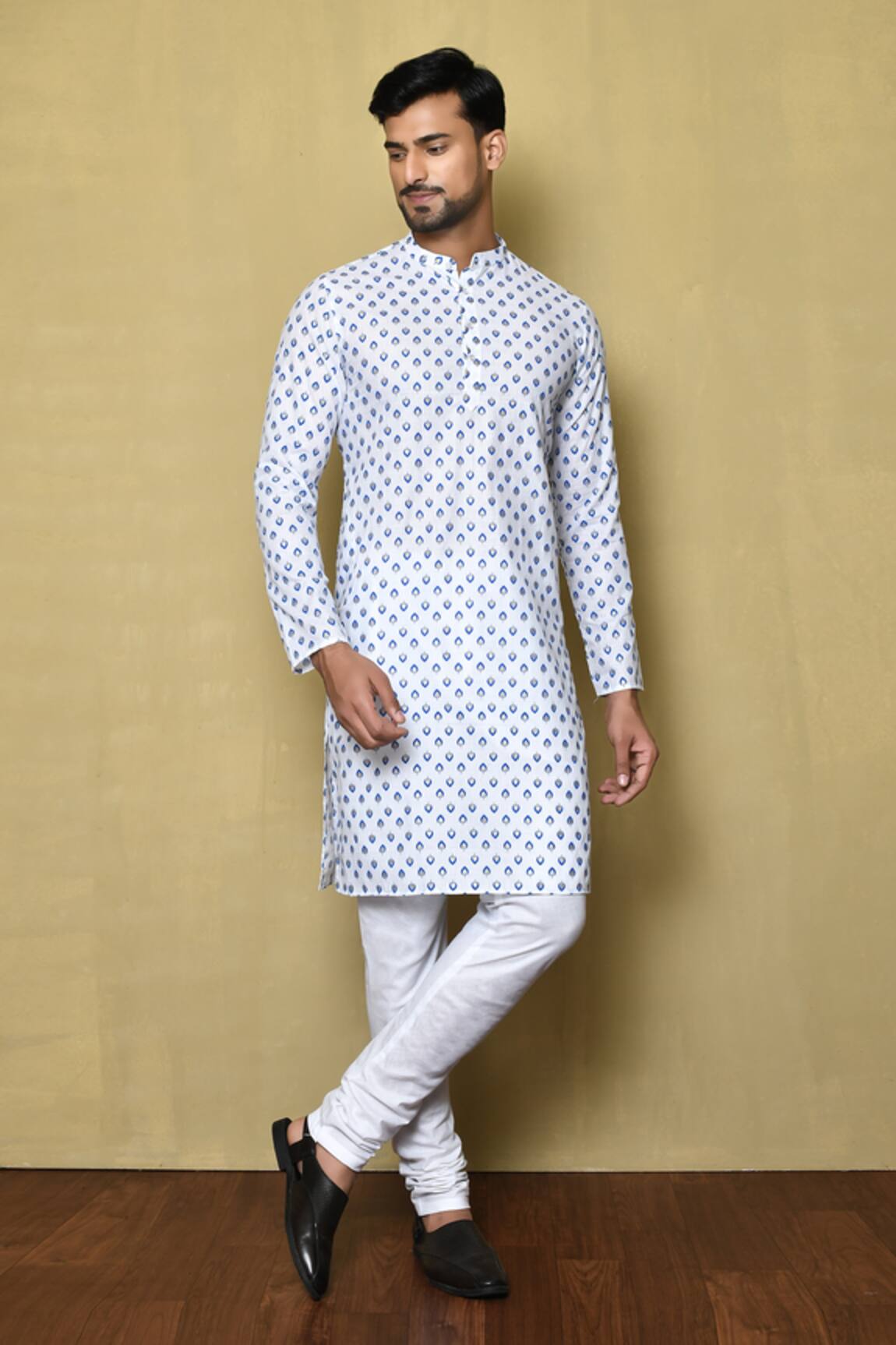 Naintara Bajaj Leaf Print Kurta