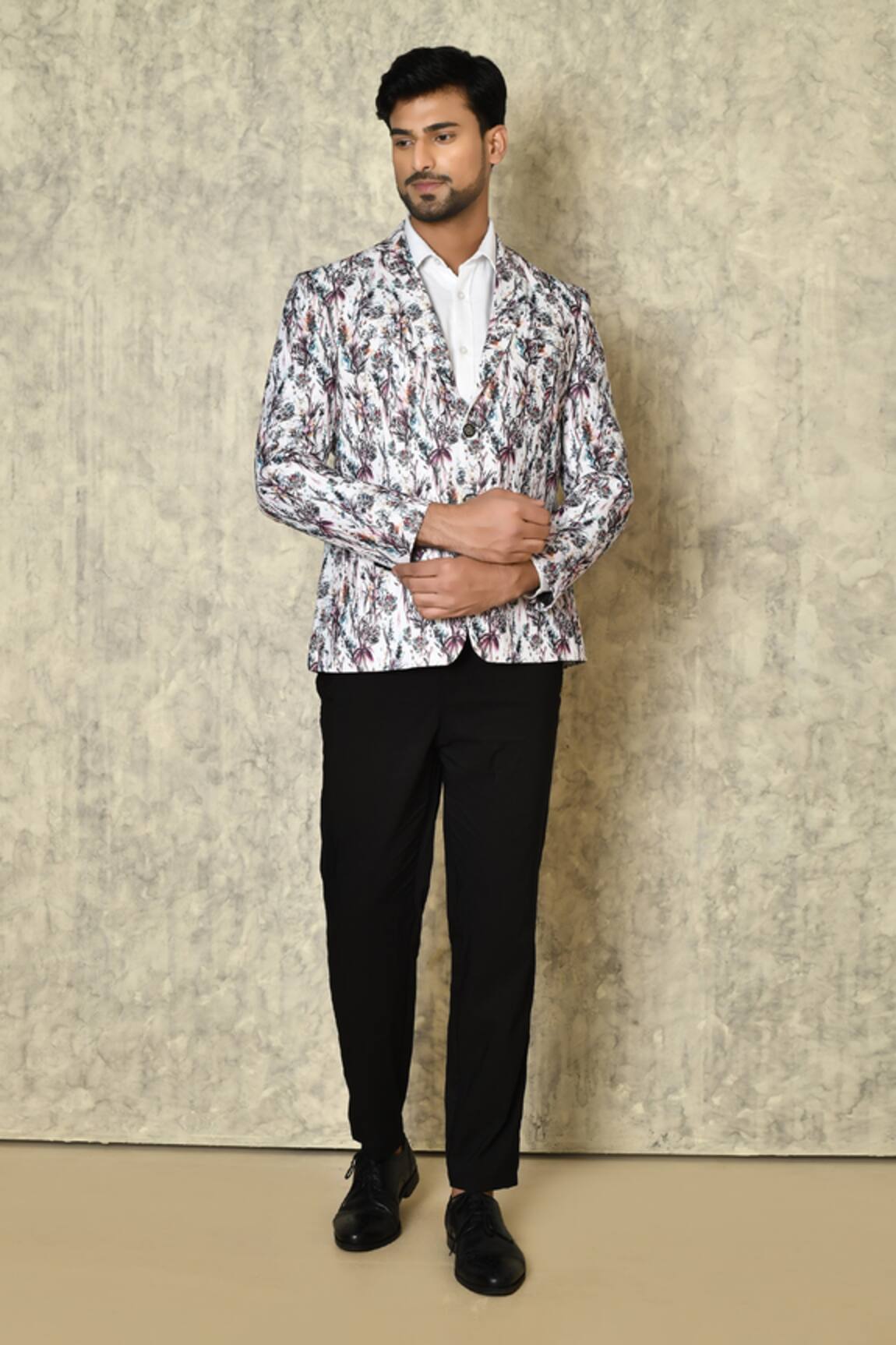 Naintara Bajaj Floral Vine Print Cotton Linen Blazer