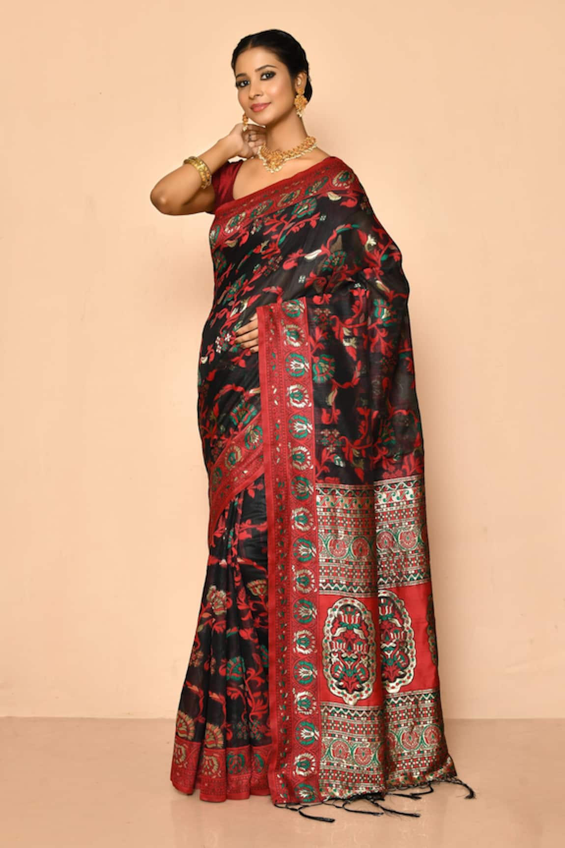 Naintara Bajaj Thread Embroidered Woven Saree