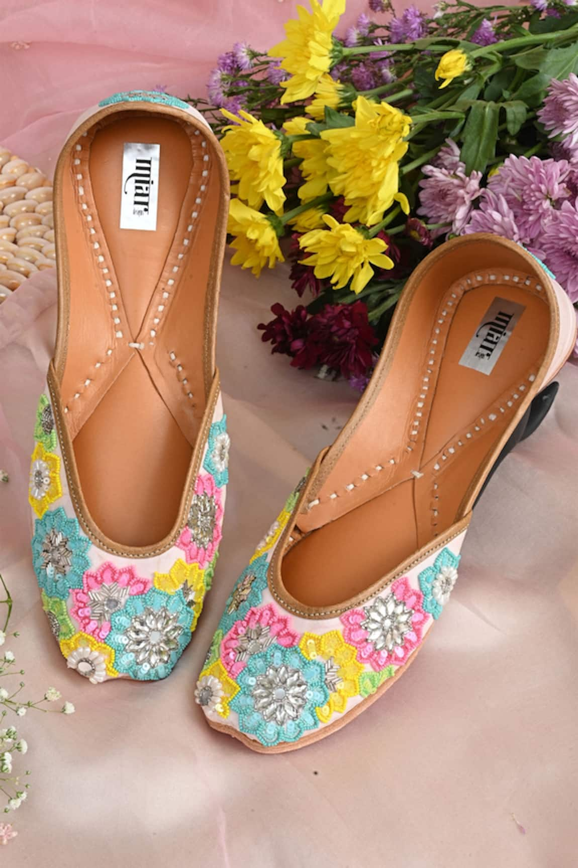 Miar Designs Gul Floral Embroidered Juttis