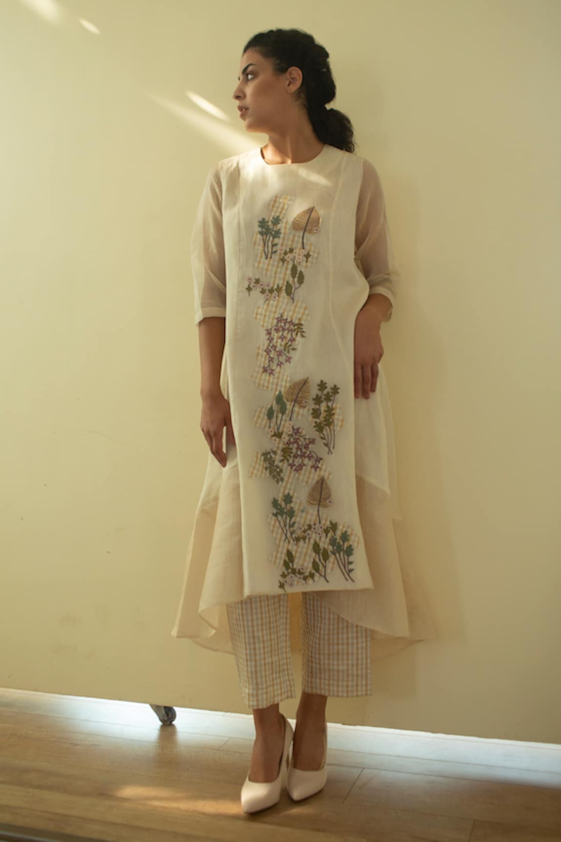 Oja Embroidered Tunic & Pant Set