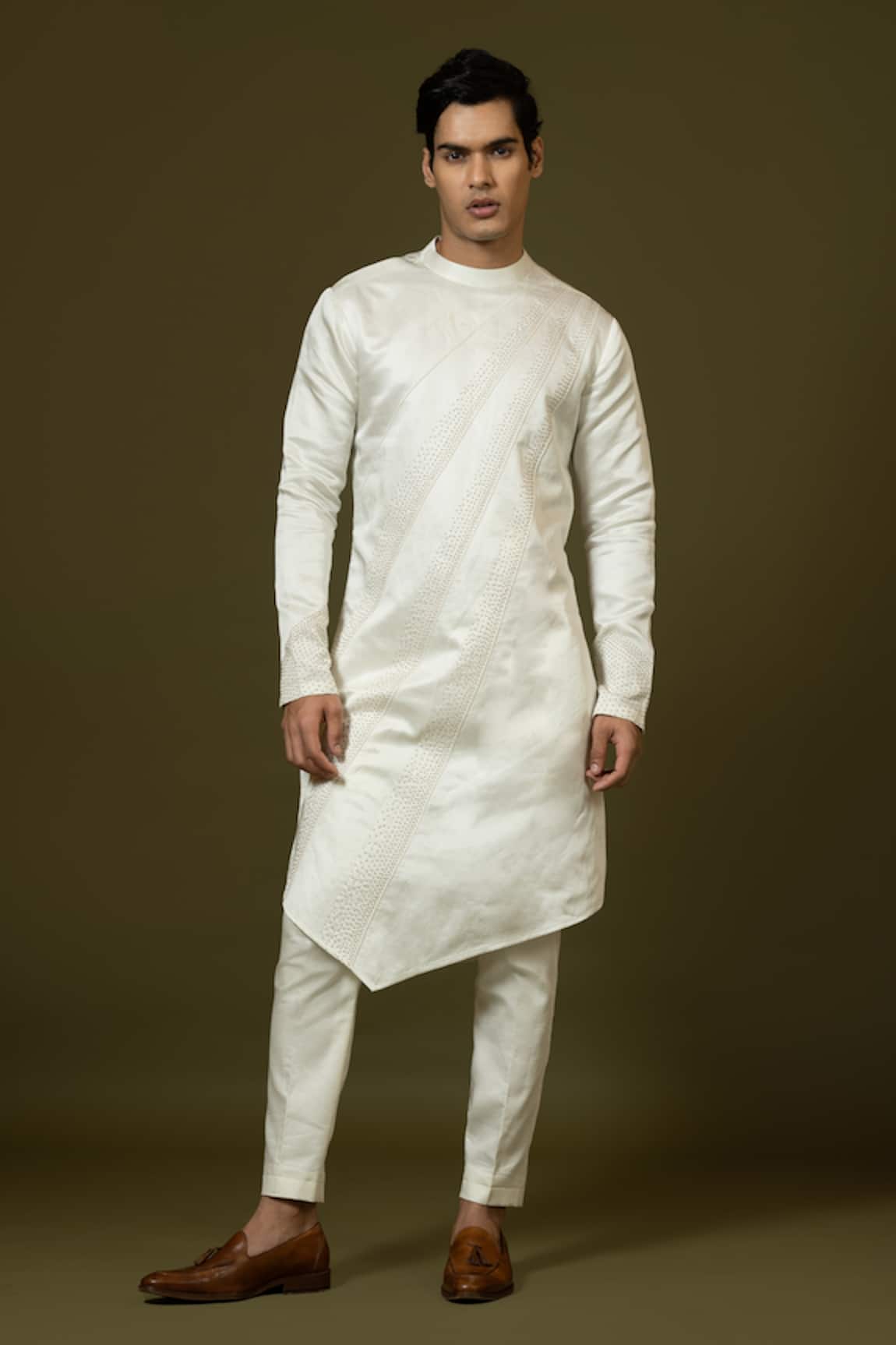 Paarsh Chid Embroidered Asymmetric Kurta Set 