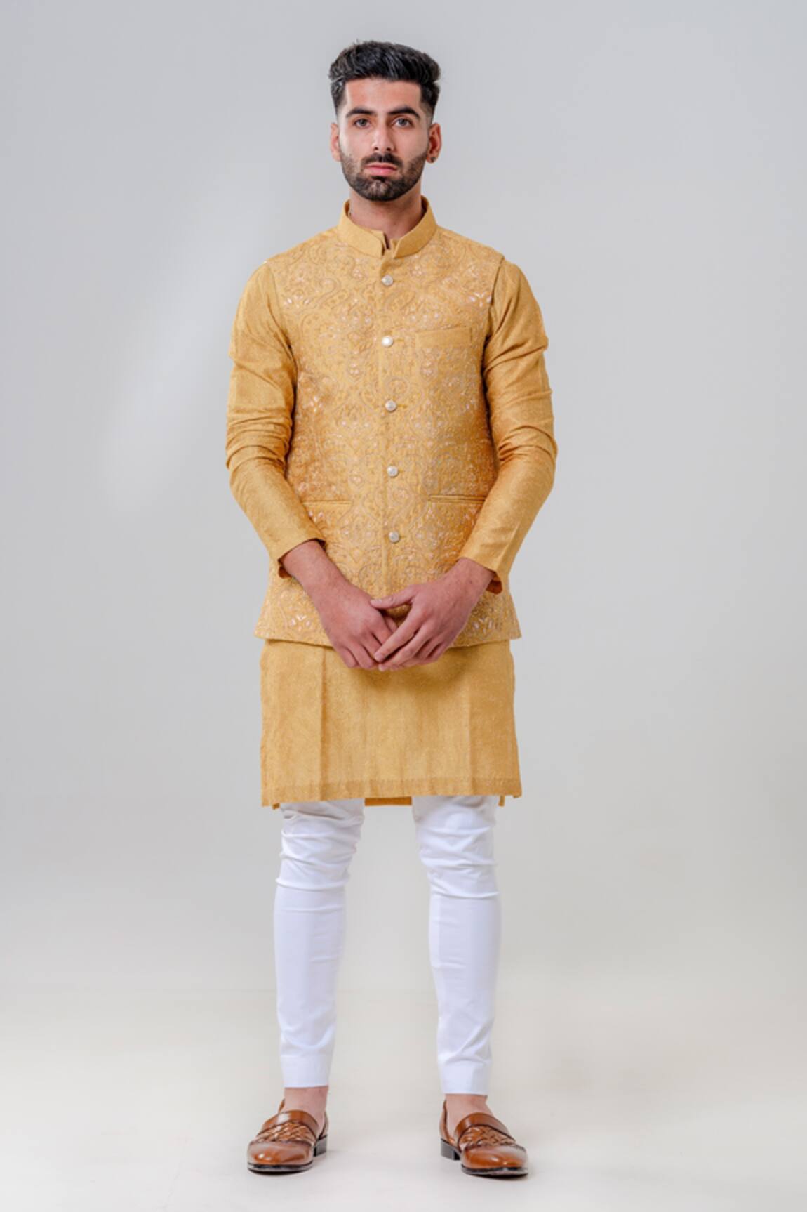 Amrit Dawani Floral Lucknowi Bundi Kurta Set 