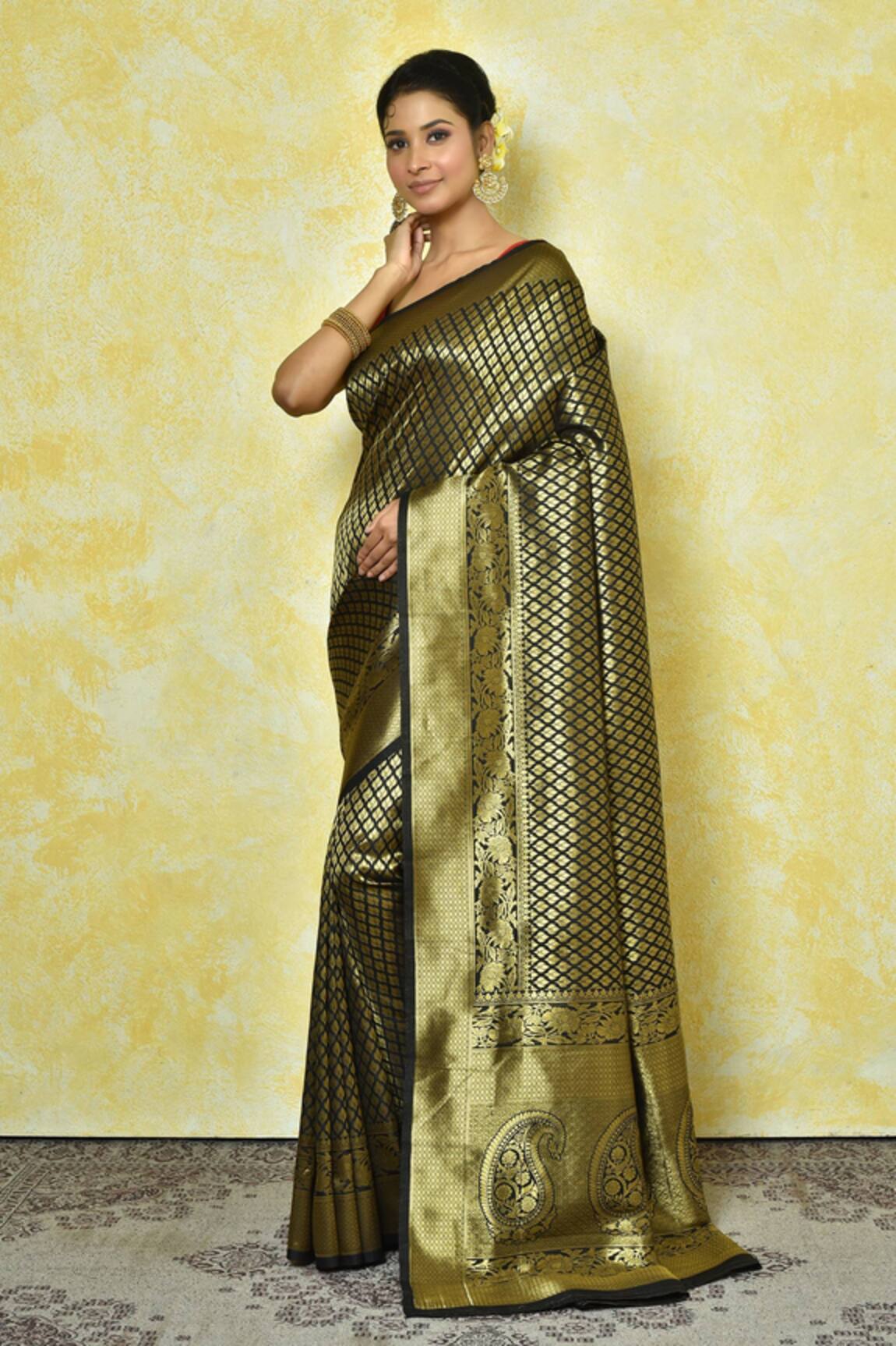 Nazaakat by Samara Singh Scattered Leaf Patterned Saree