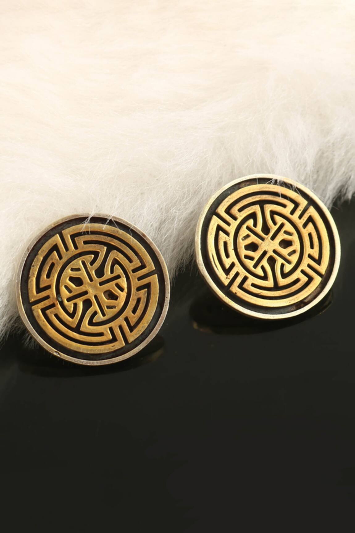 Palace of Silver Round Ear Studs