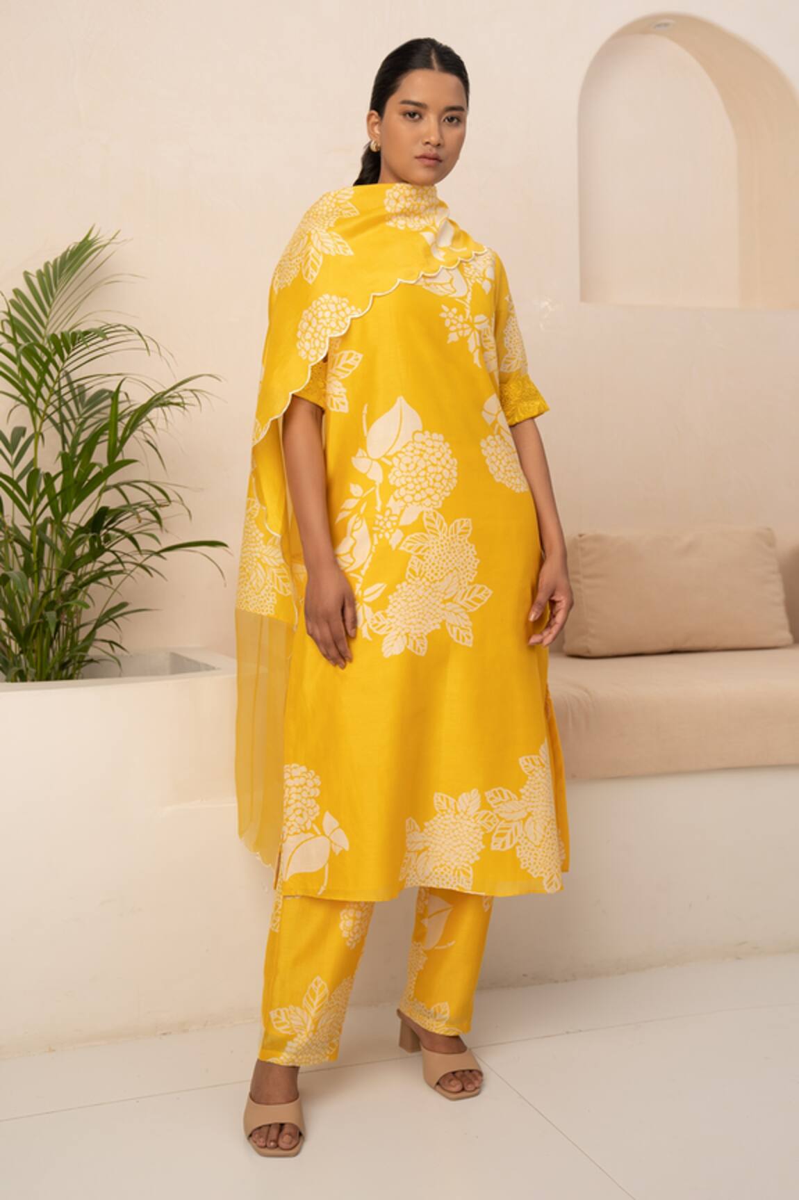 Arcvsh By Pallavi Singh Flower Vine Print Kurta Set