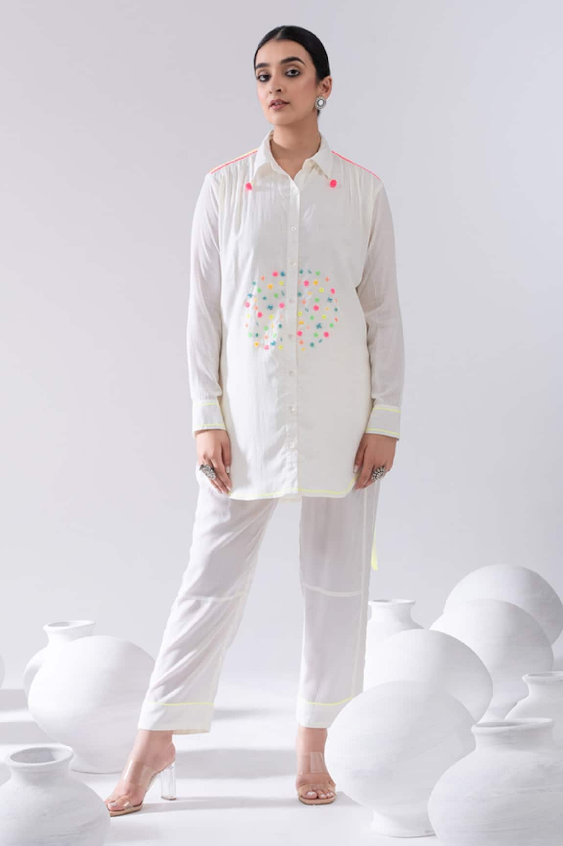 Kacha Tanka Thread Embroidered Short Kurta & Pant Set