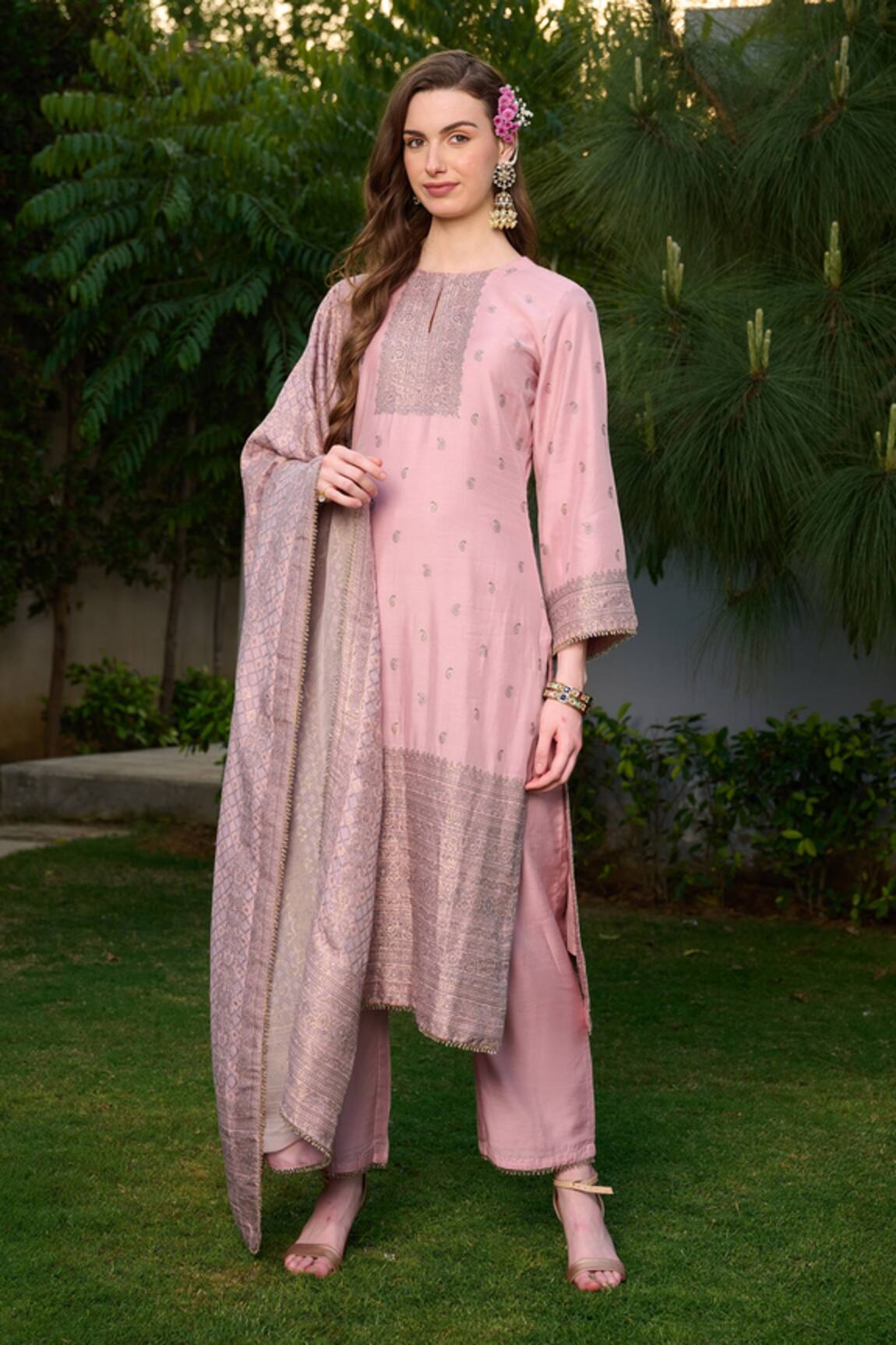 Safaa Sabaq Paisley Pattern Woven Kurta Set