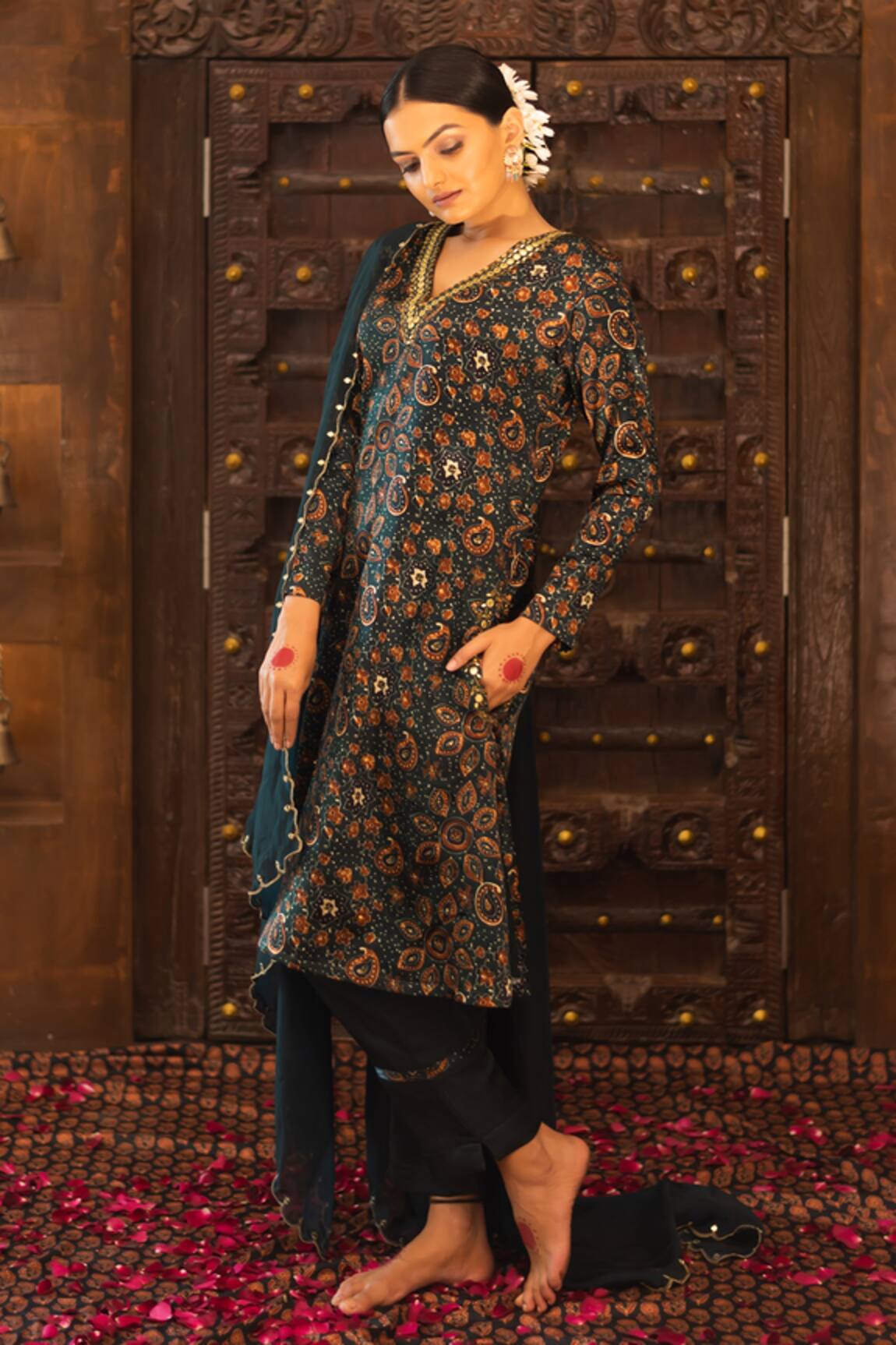 Vana Ethnics Ajrakh Print Kurta Pant Set