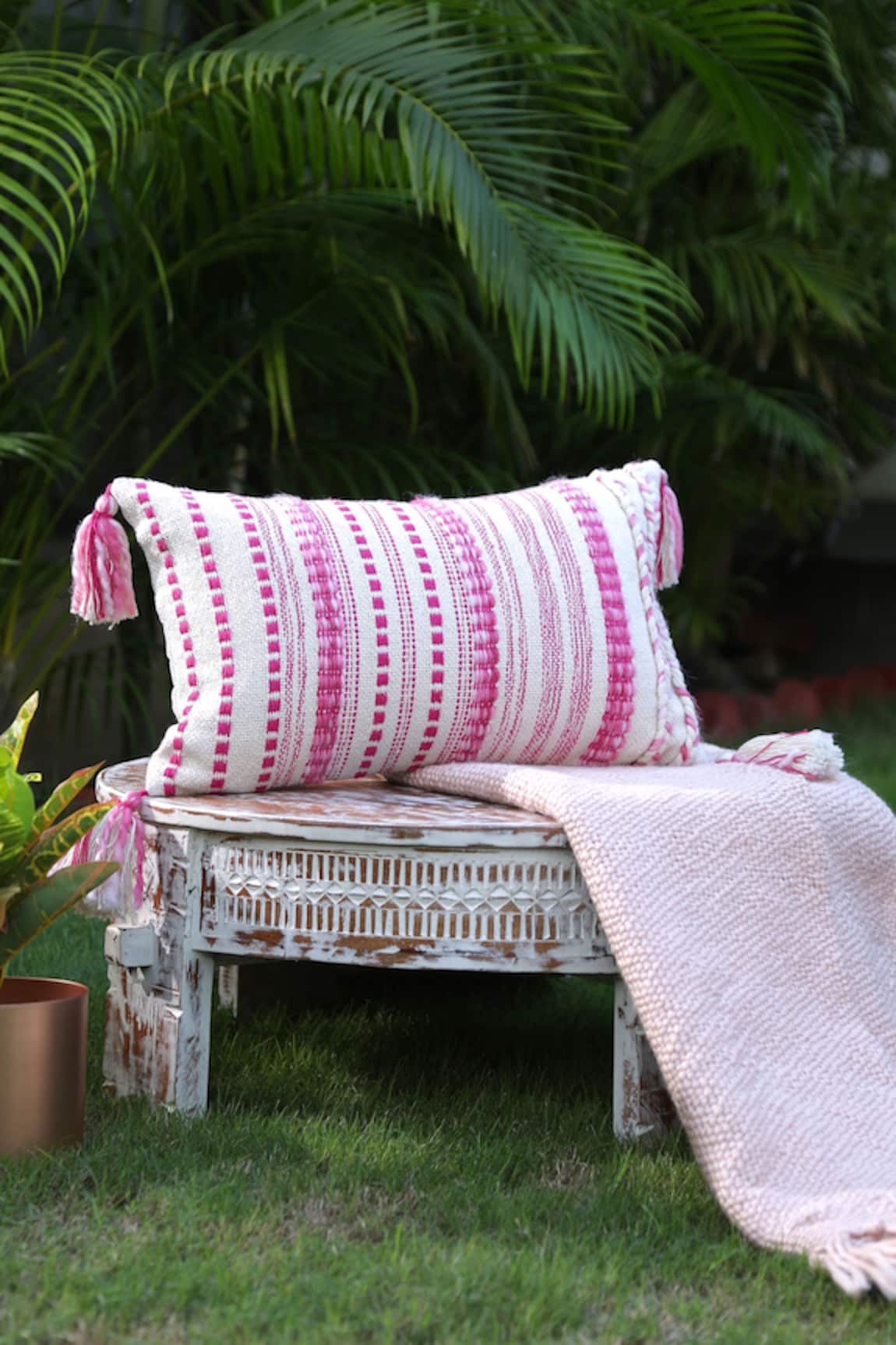 Amoli Concepts Woven Acrylic Thread Cushion Cover