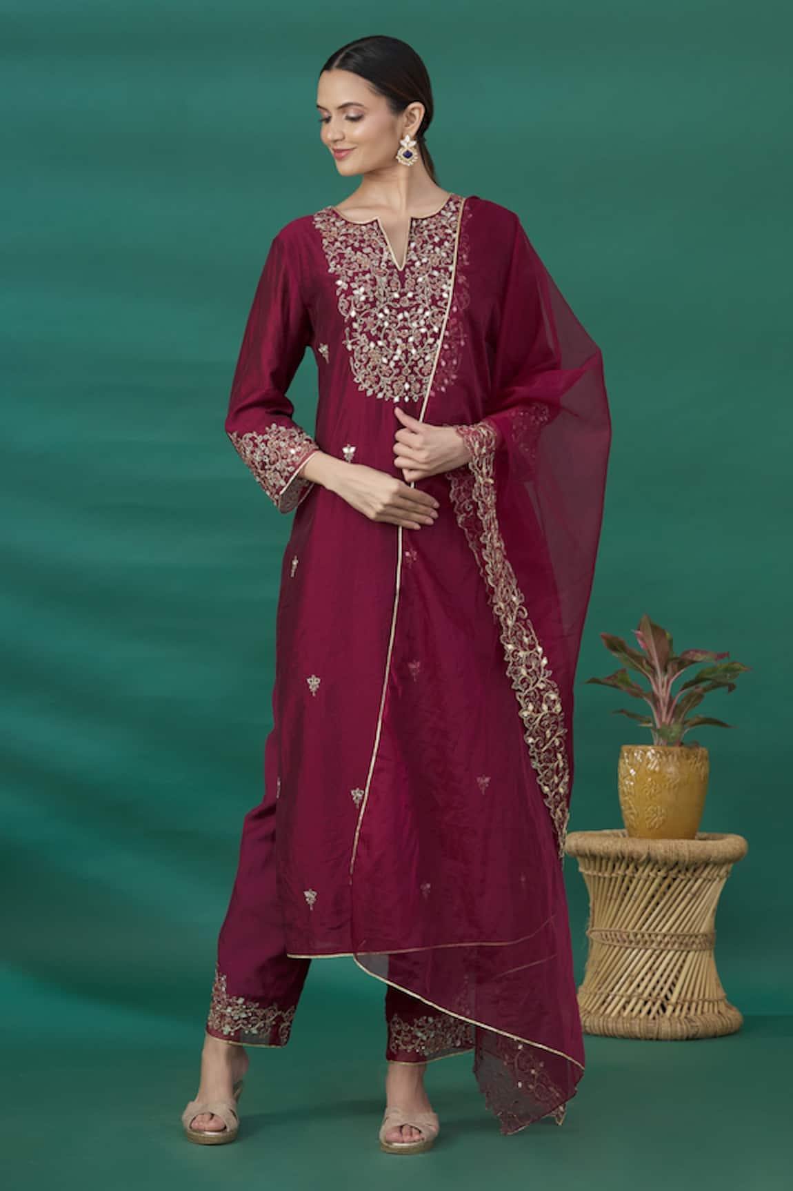 Asaga Embroidered Kurta Pant Set