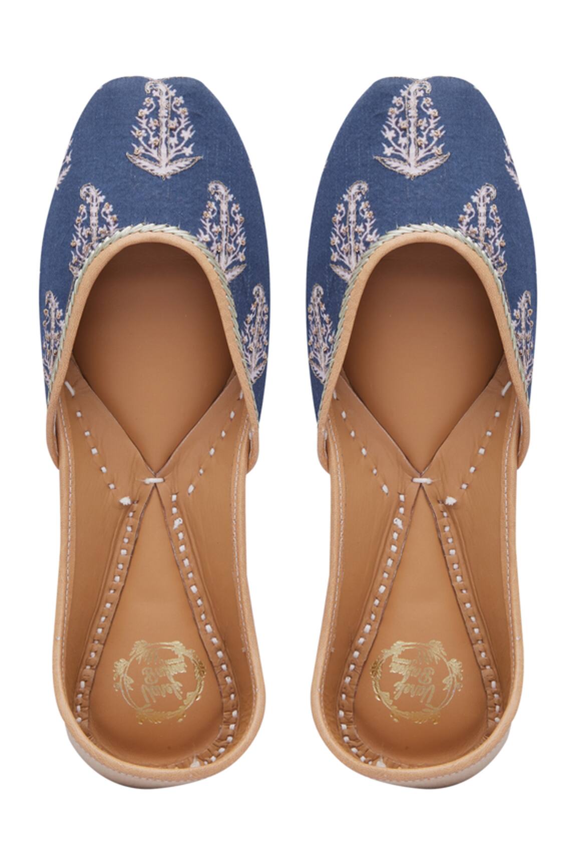 Vareli Bafna Floral Motif Printed & Embroidered Jutti