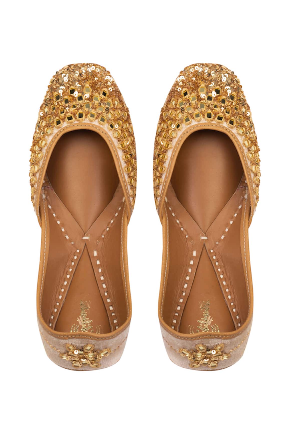 Shilpsutra mirro-sequin-embroidered-juttis