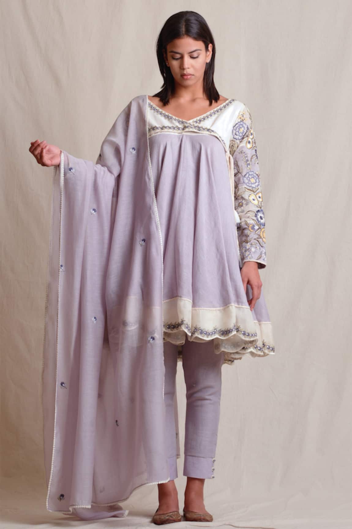 Sue Mue Linen embroidered kurta set