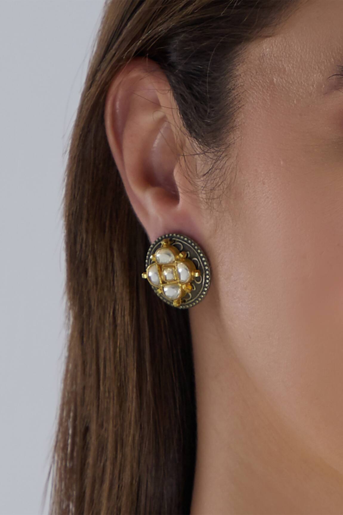 Gewels by Mona Kundan Studs