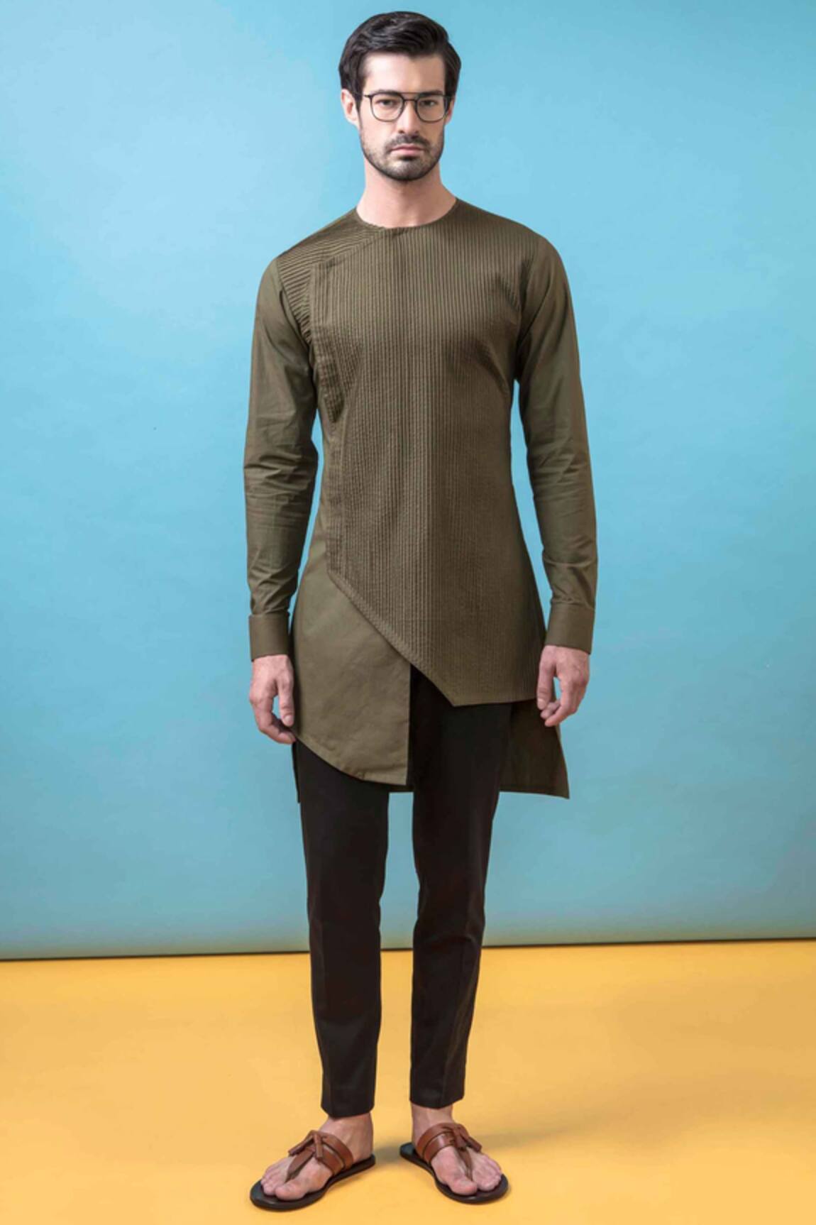 Arjuun Kilachand Pintuck Kurta