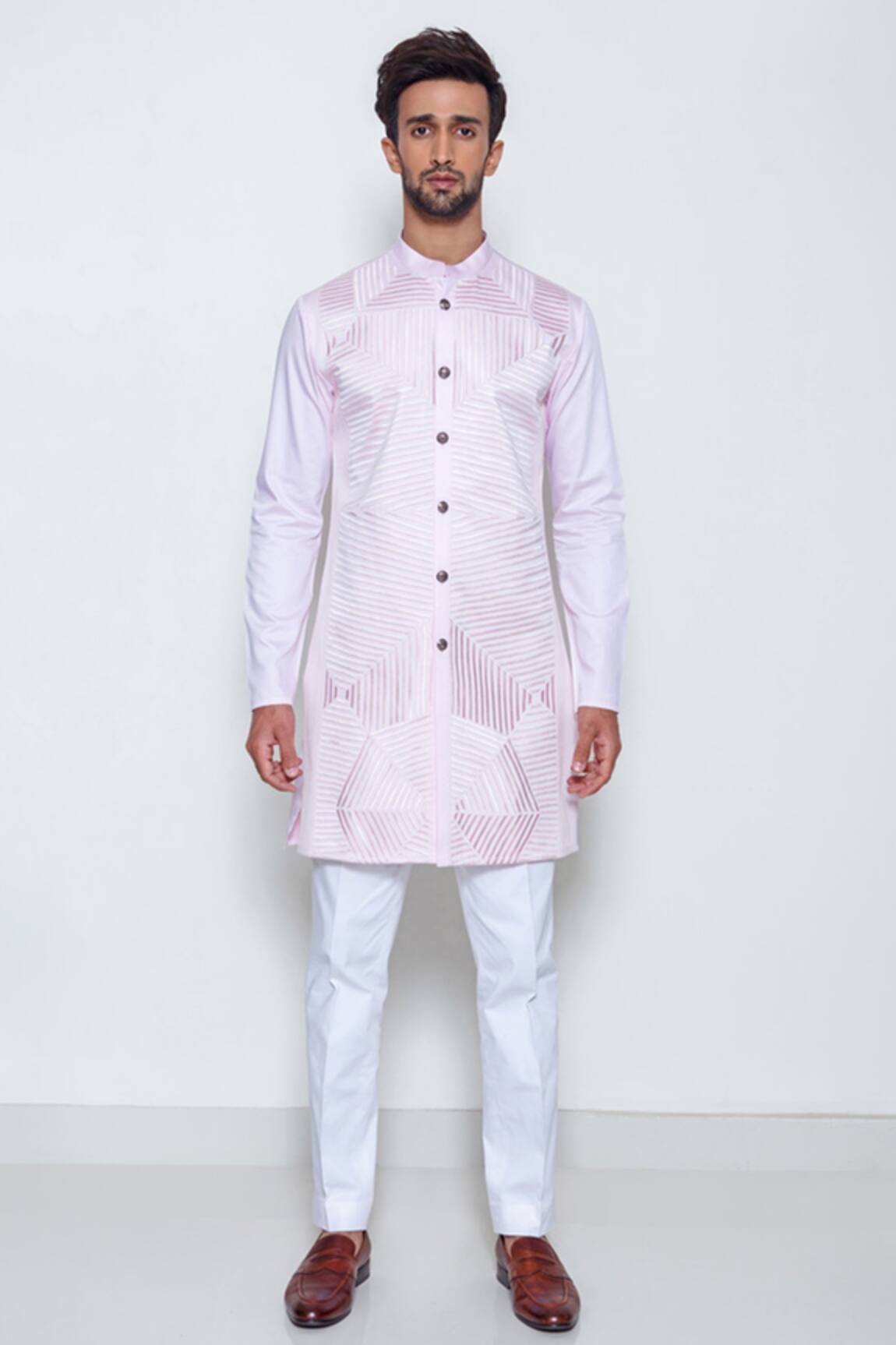 Arjuun Kilachand Embroidered Kurta