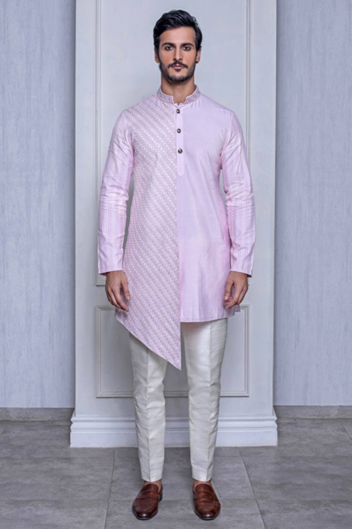 Arjuun Kilachand Embroidered Kurta