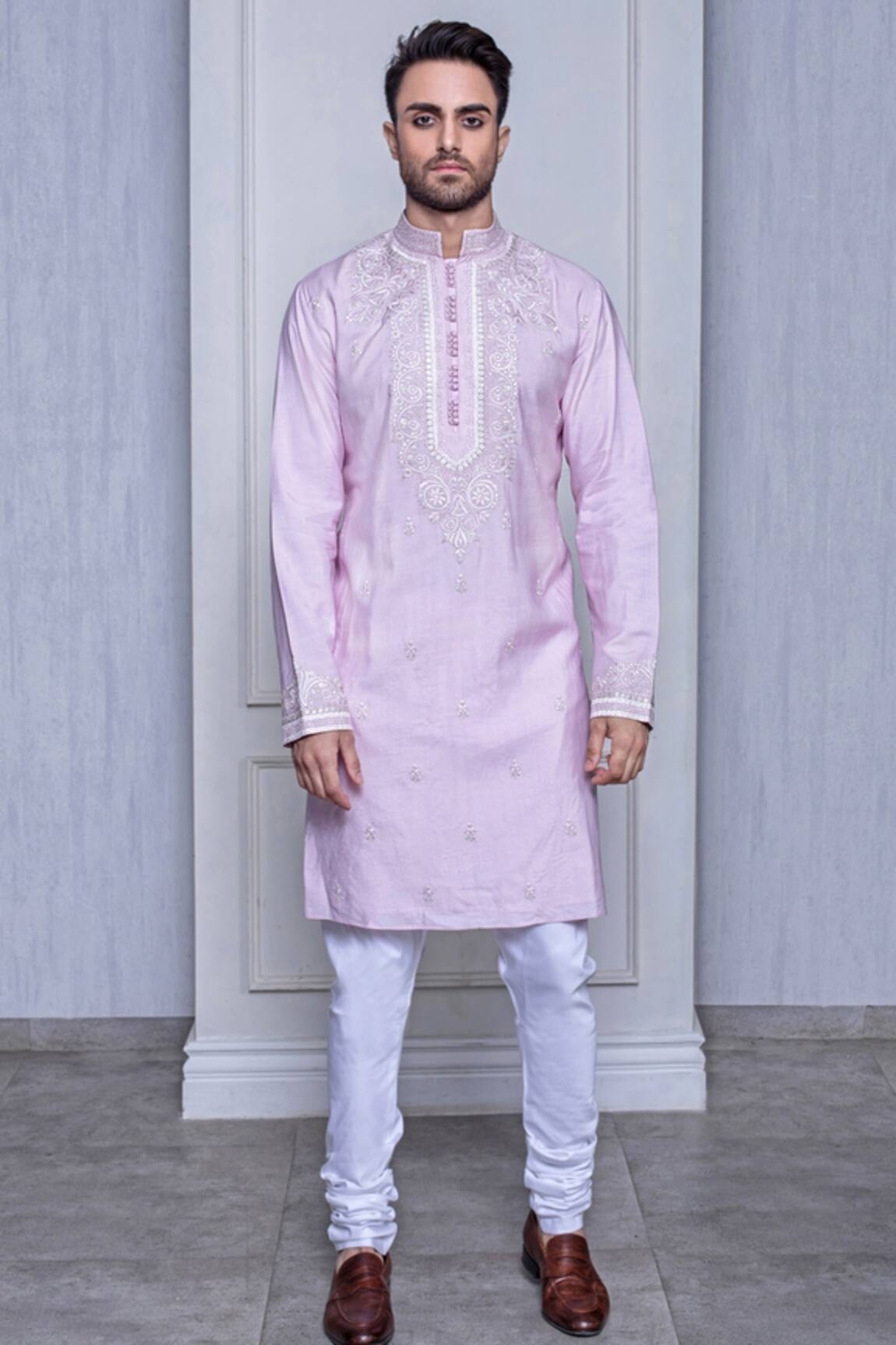 Arjuun Kilachand Embroidered Kurta