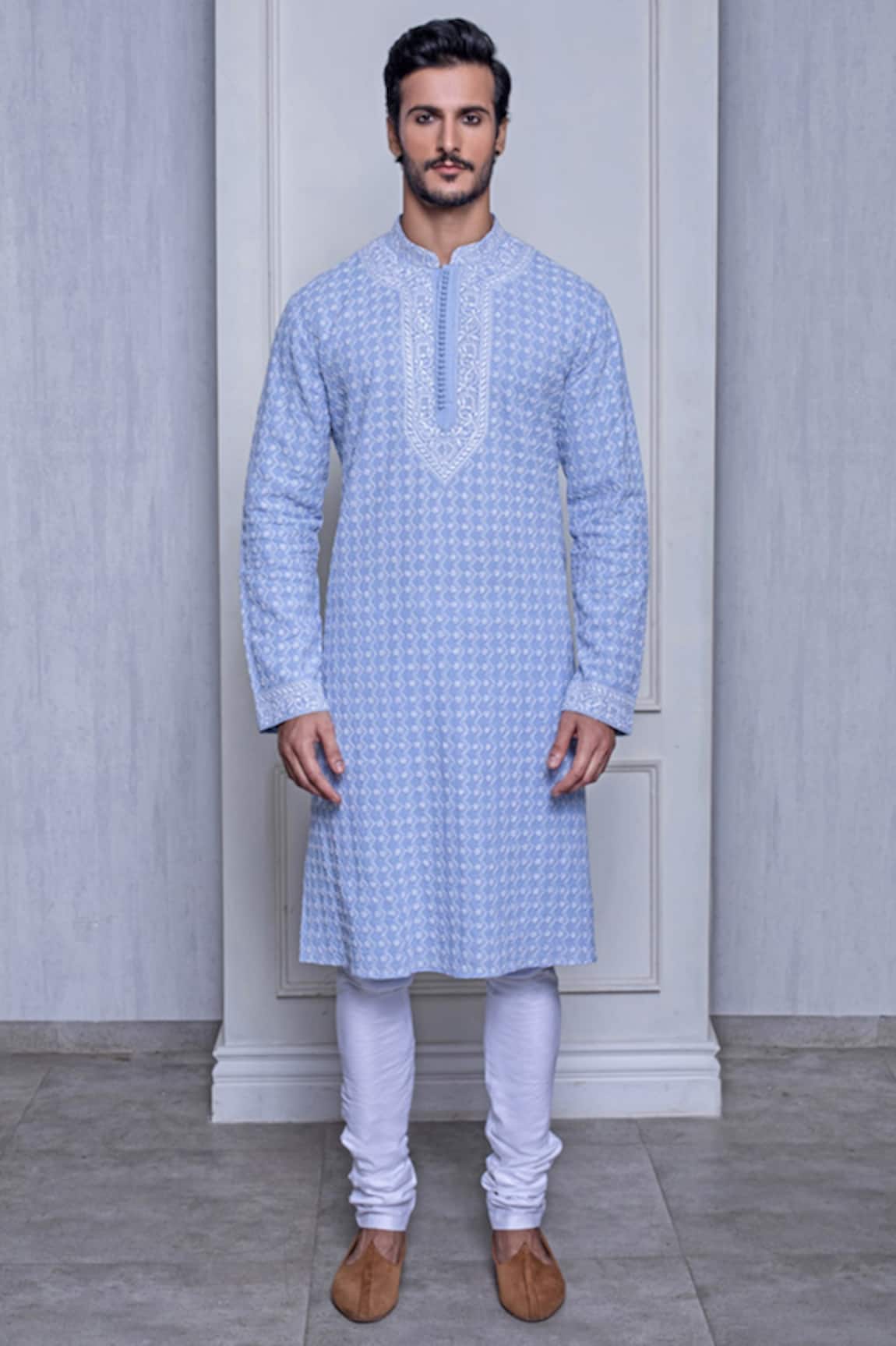 Arjuun Kilachand Embroidered Kurta