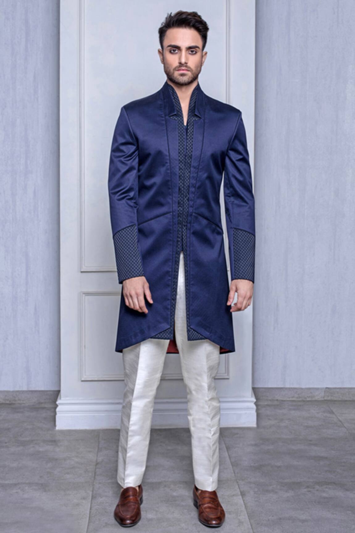 Arjuun Kilachand Embroidered Sherwani