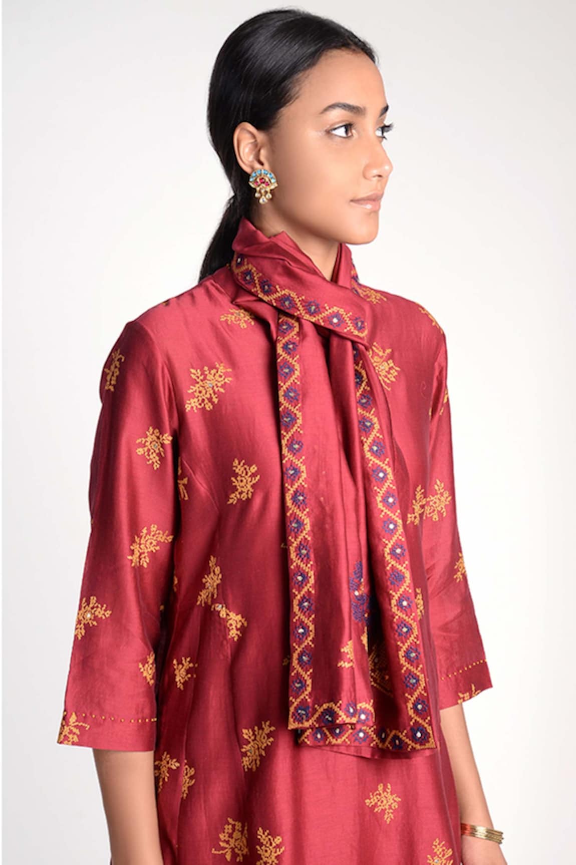 Umbar Embroidered Stole