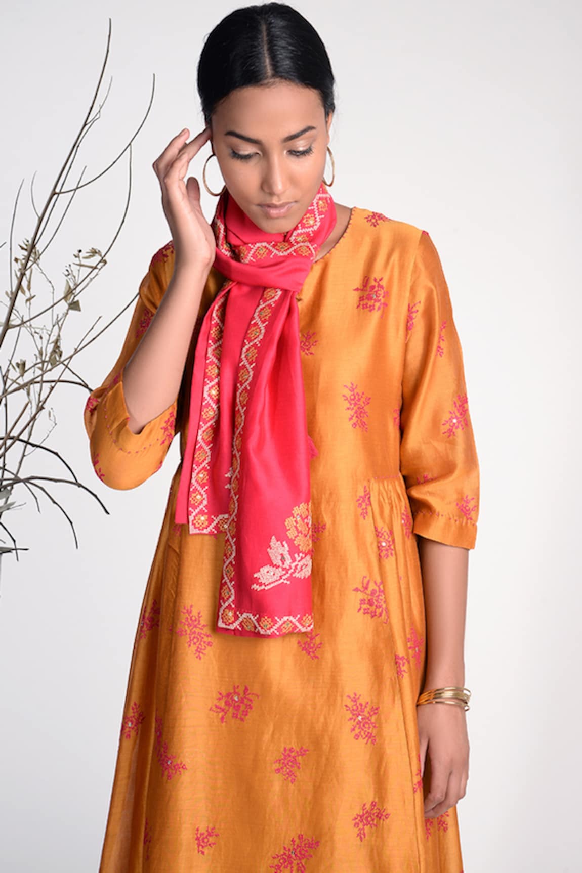 Umbar Embroidered Stole