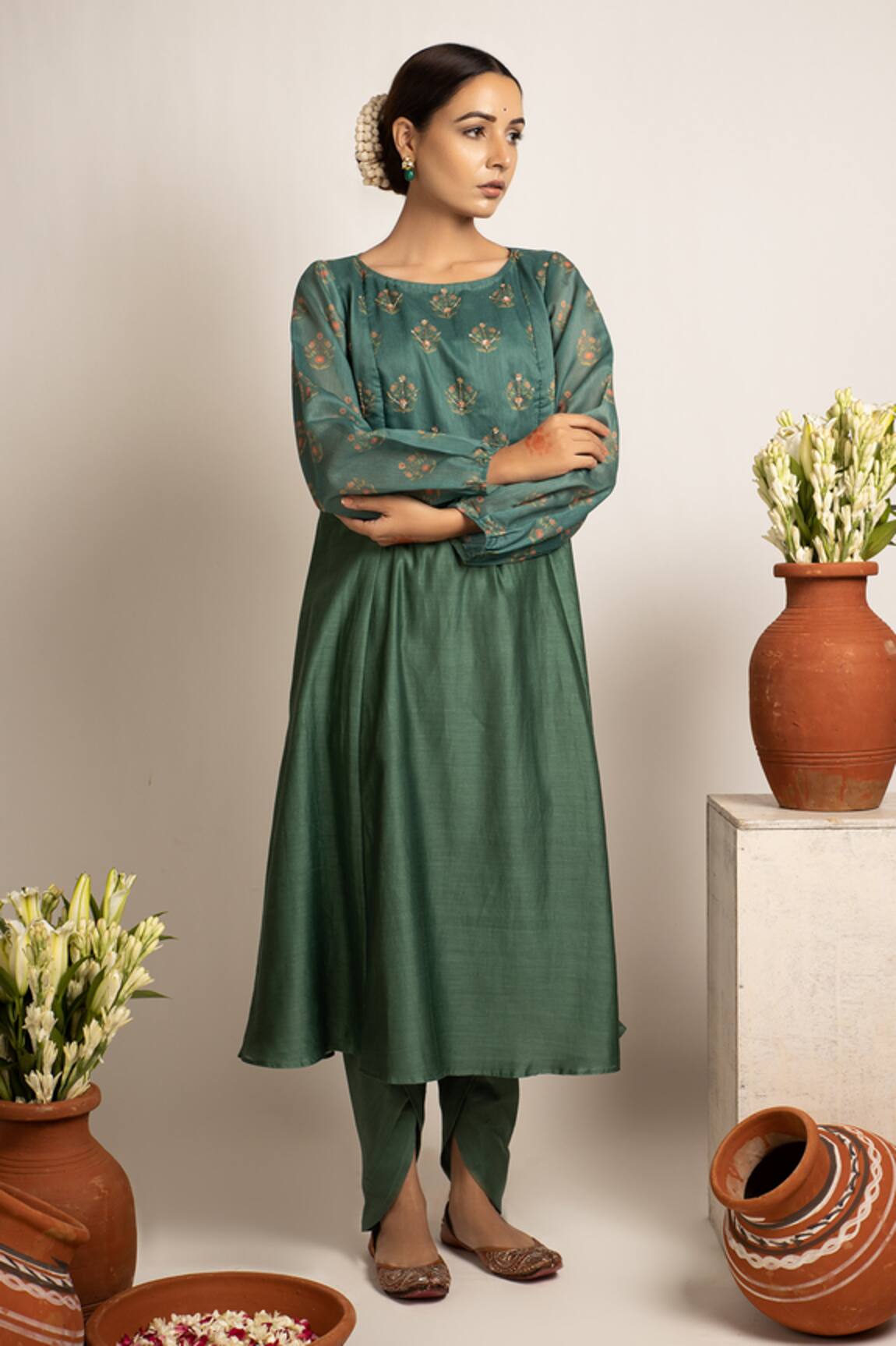 Rashi Jain Zohra Chanderi Kurta Set