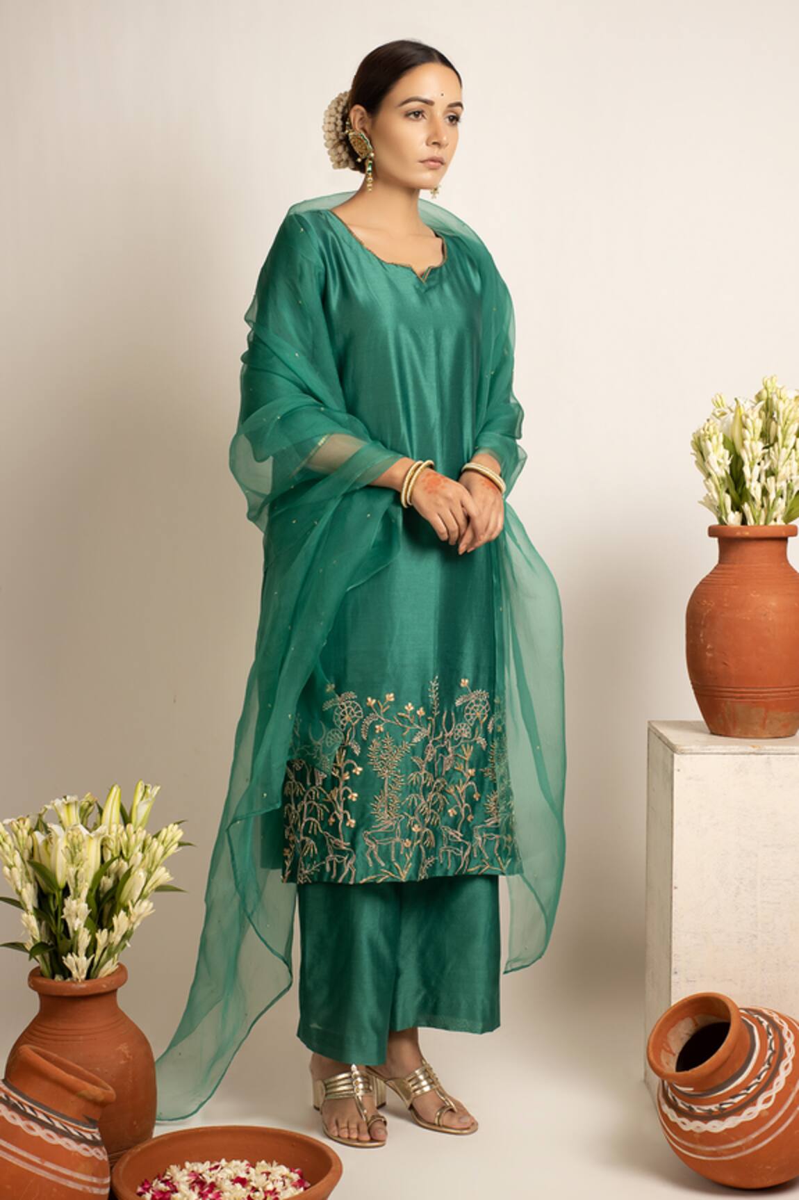 Rashi Jain Zainab Chanderi Kurta Set