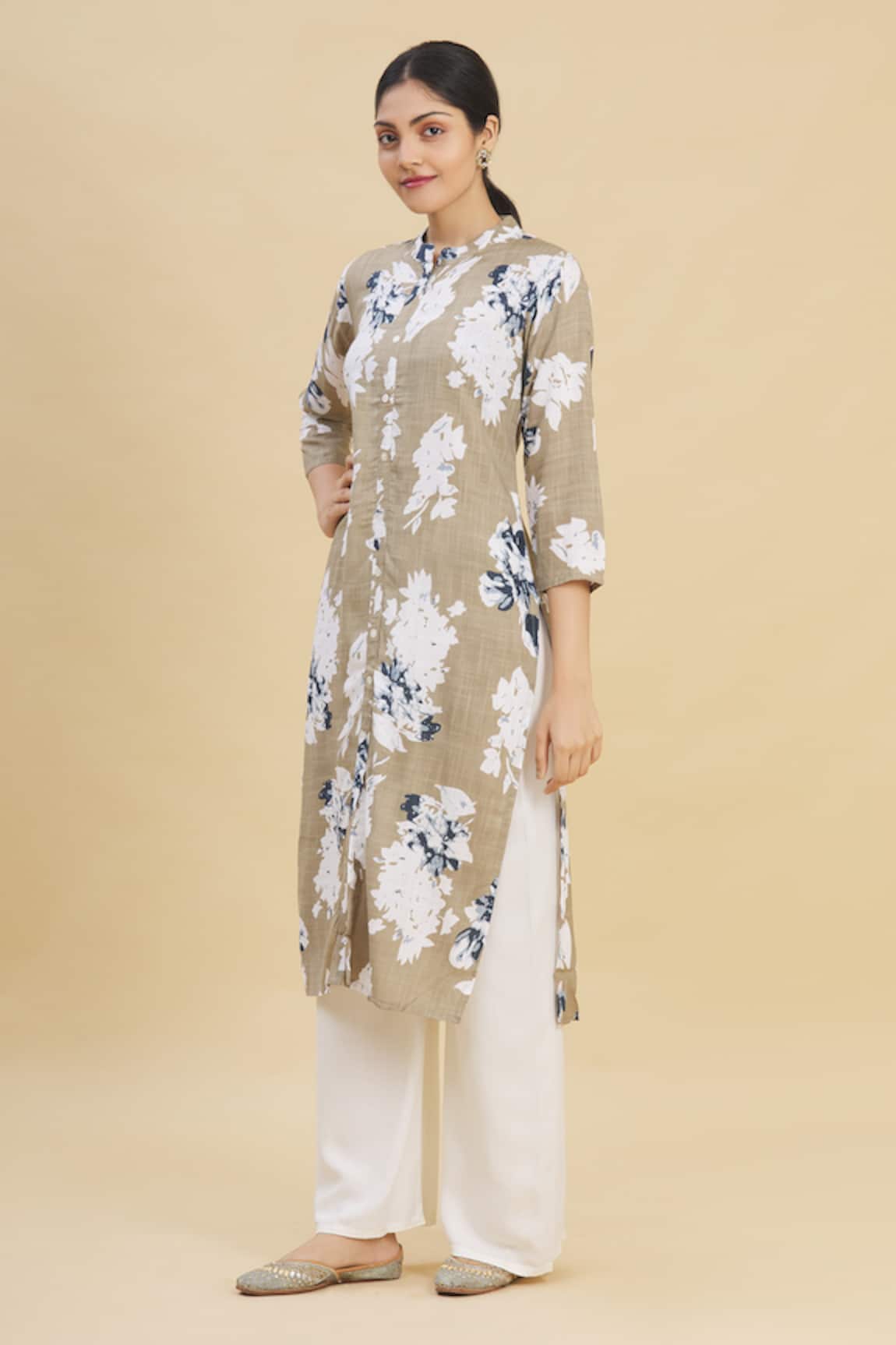 Nazaakat by Samara Singh Printed Kurta & Pant Set