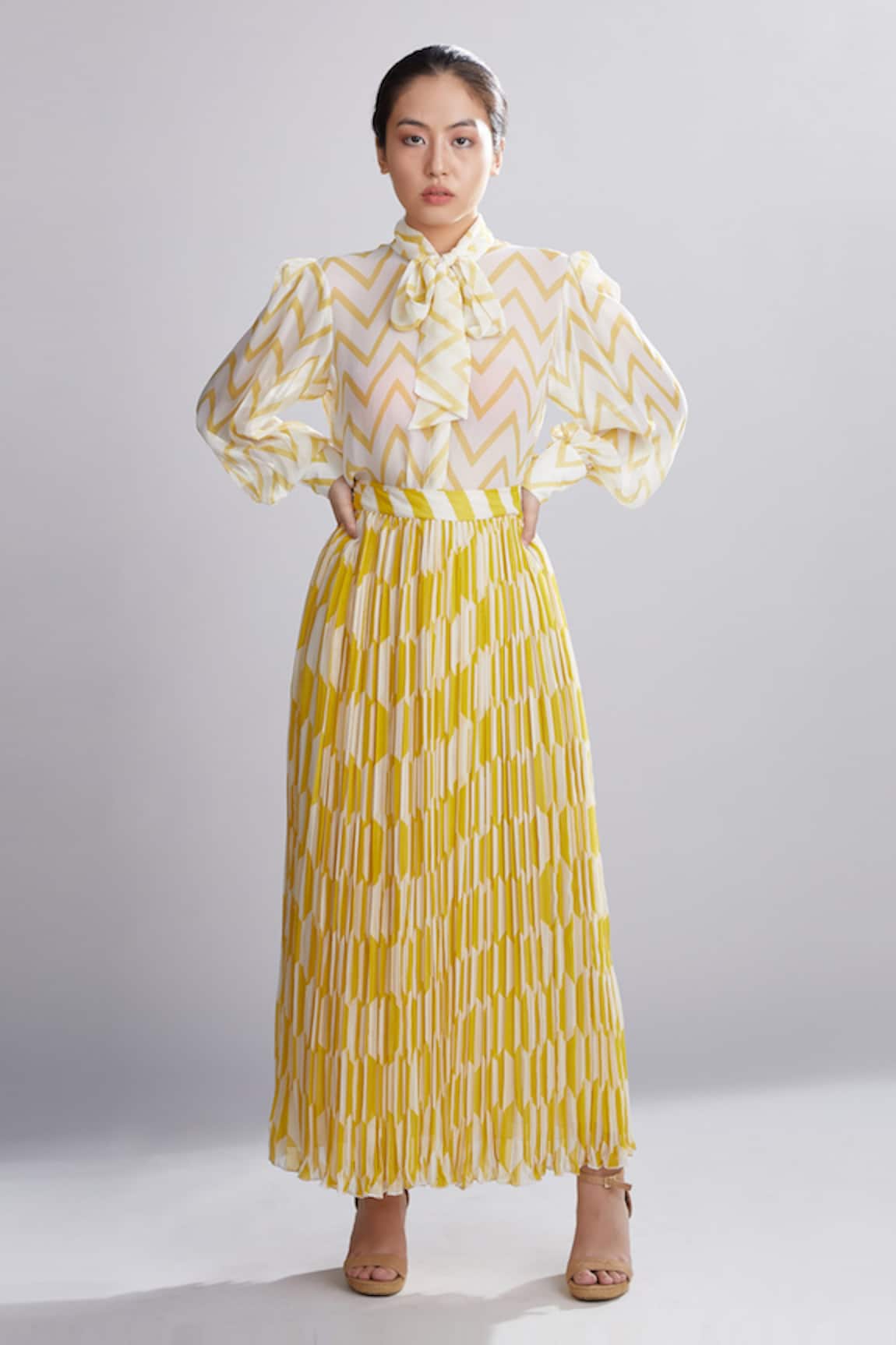 Koai Geometric Print Crinkled Skirt 