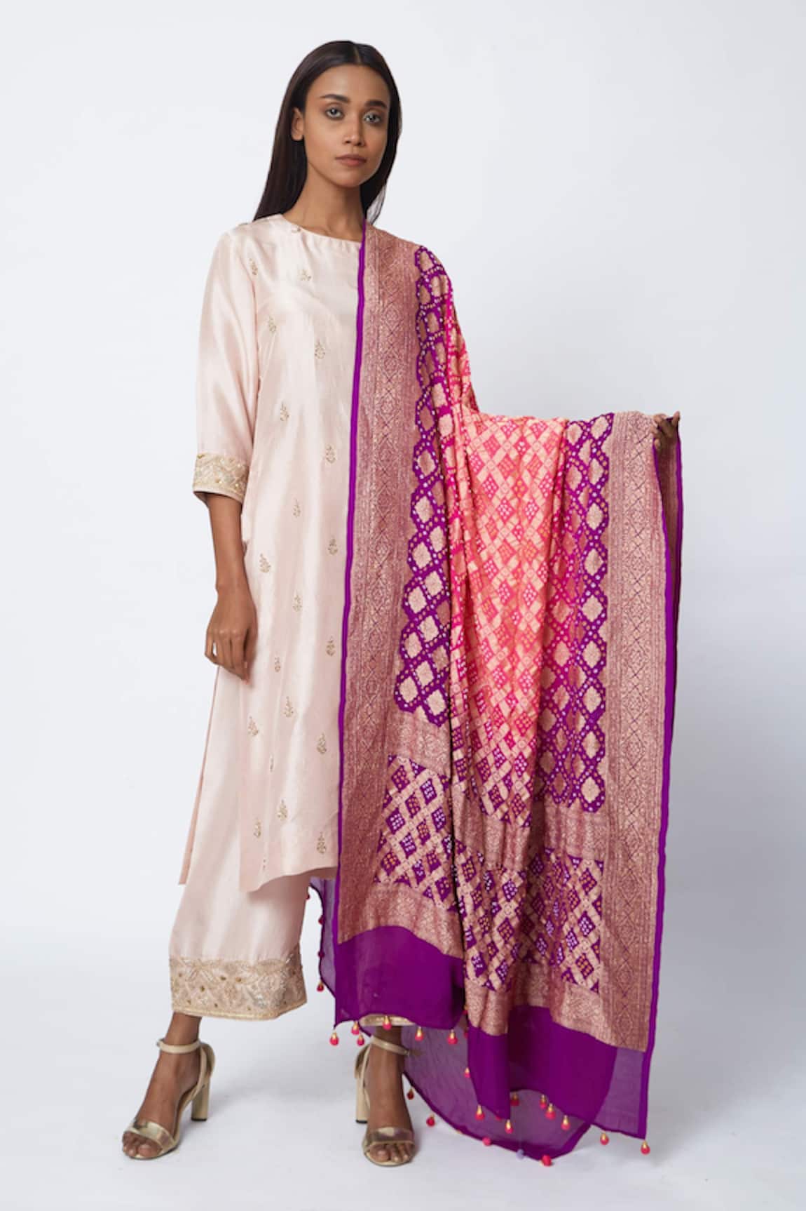 Romaa Embroidered Kurta Set