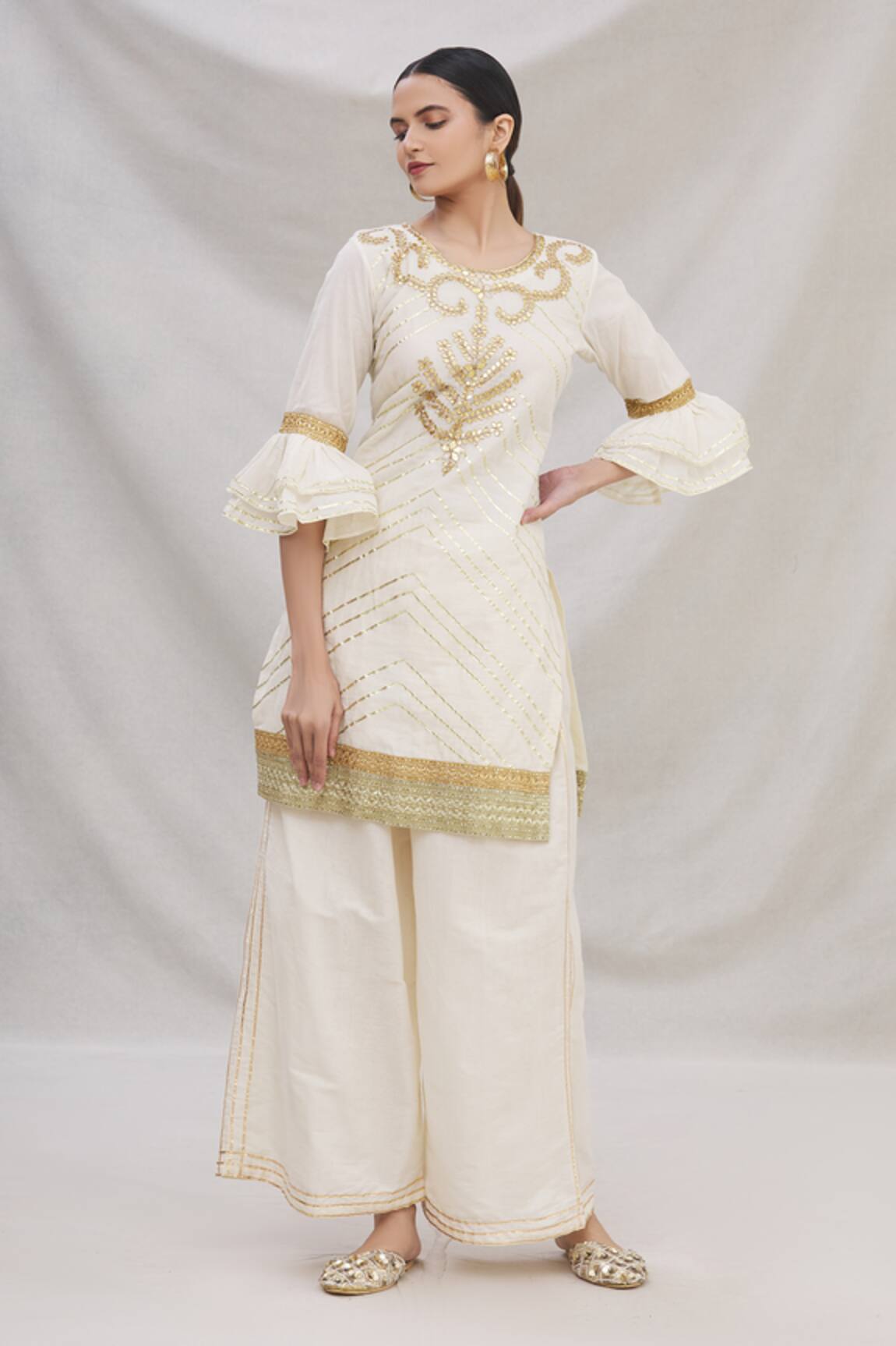 Kunwarani Ritu Embroidered Kurta & Pant Set