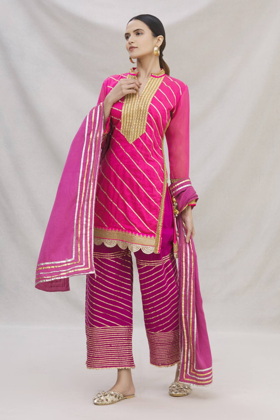 Kunwarani Ritu Embroidered Kurta Set