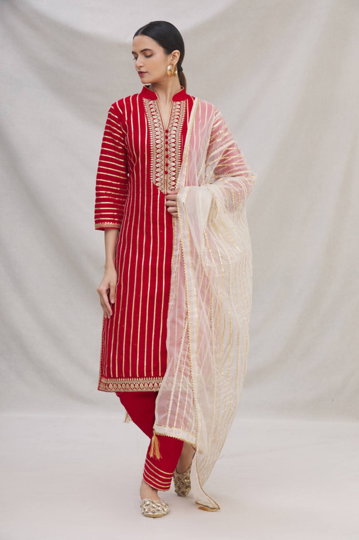 Kunwarani Ritu Embroidered Kurta Set