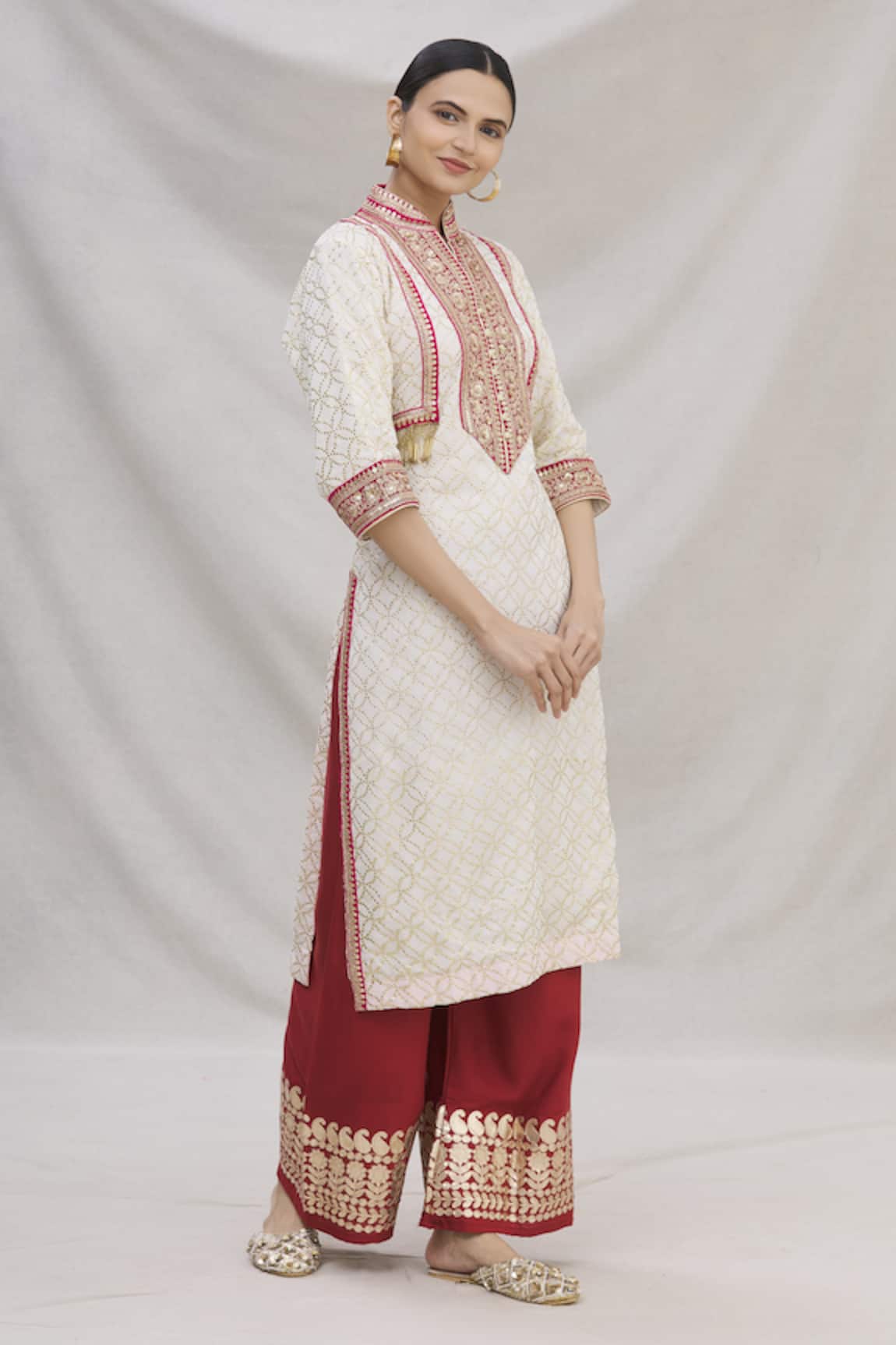 Kunwarani Ritu Embroidered Kurta & Pant Set 