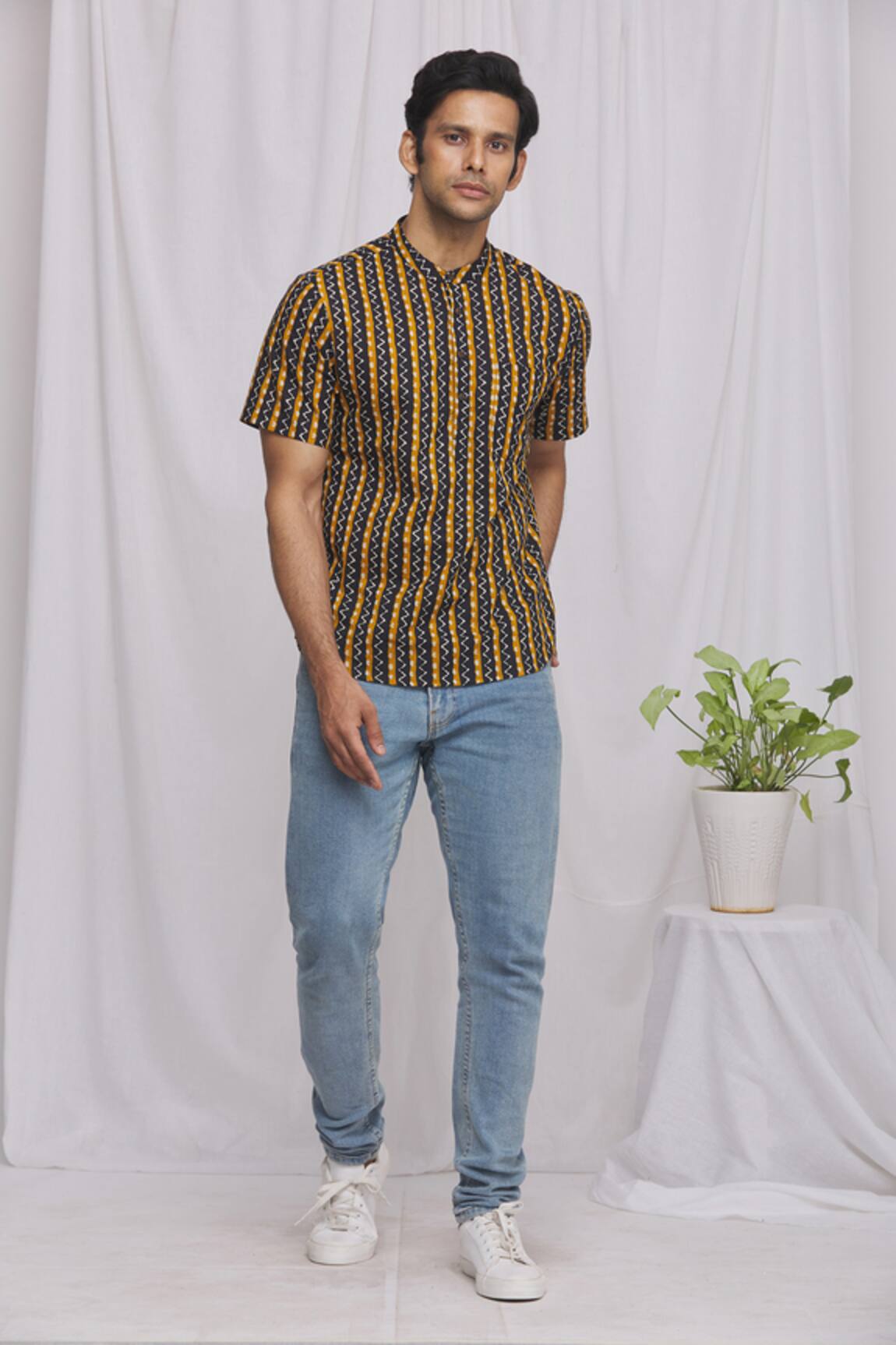 Aryavir Malhotra Geometric Print Short Kurta