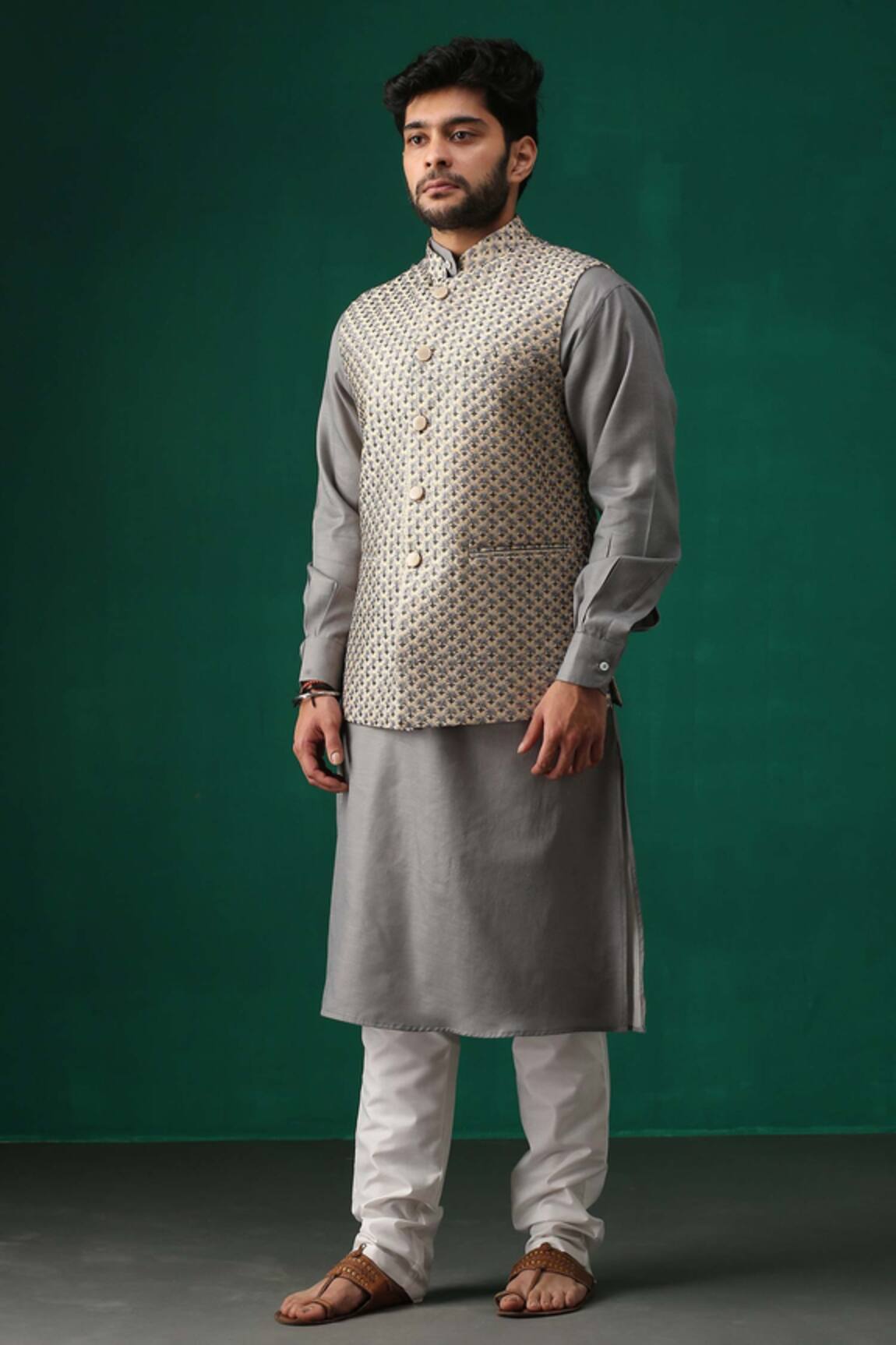 Minaki Floral Embroidered Bundi & Kurta Set