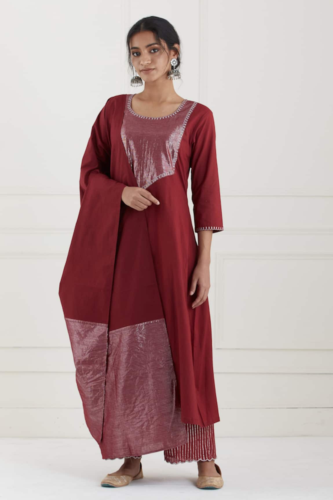 Tashee Round Neck Kurta Pant Set