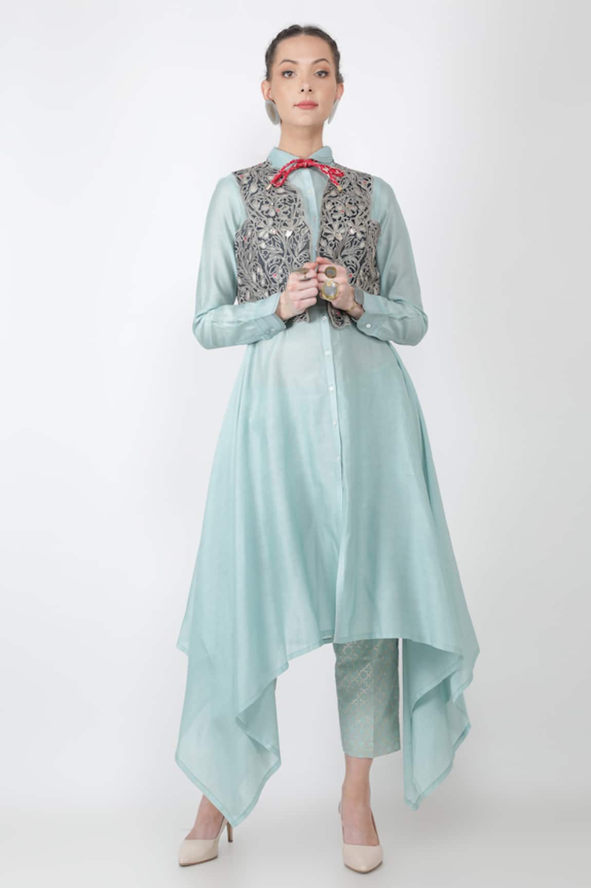 Jajaabor Cutwork Embroidered Gilet & Kurta Set 