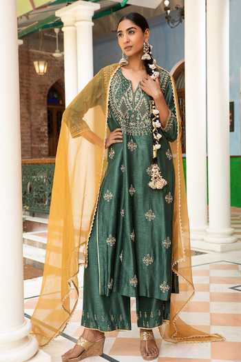 Kritika Dawar Silk Zardozi Embroidered Kurta Set 