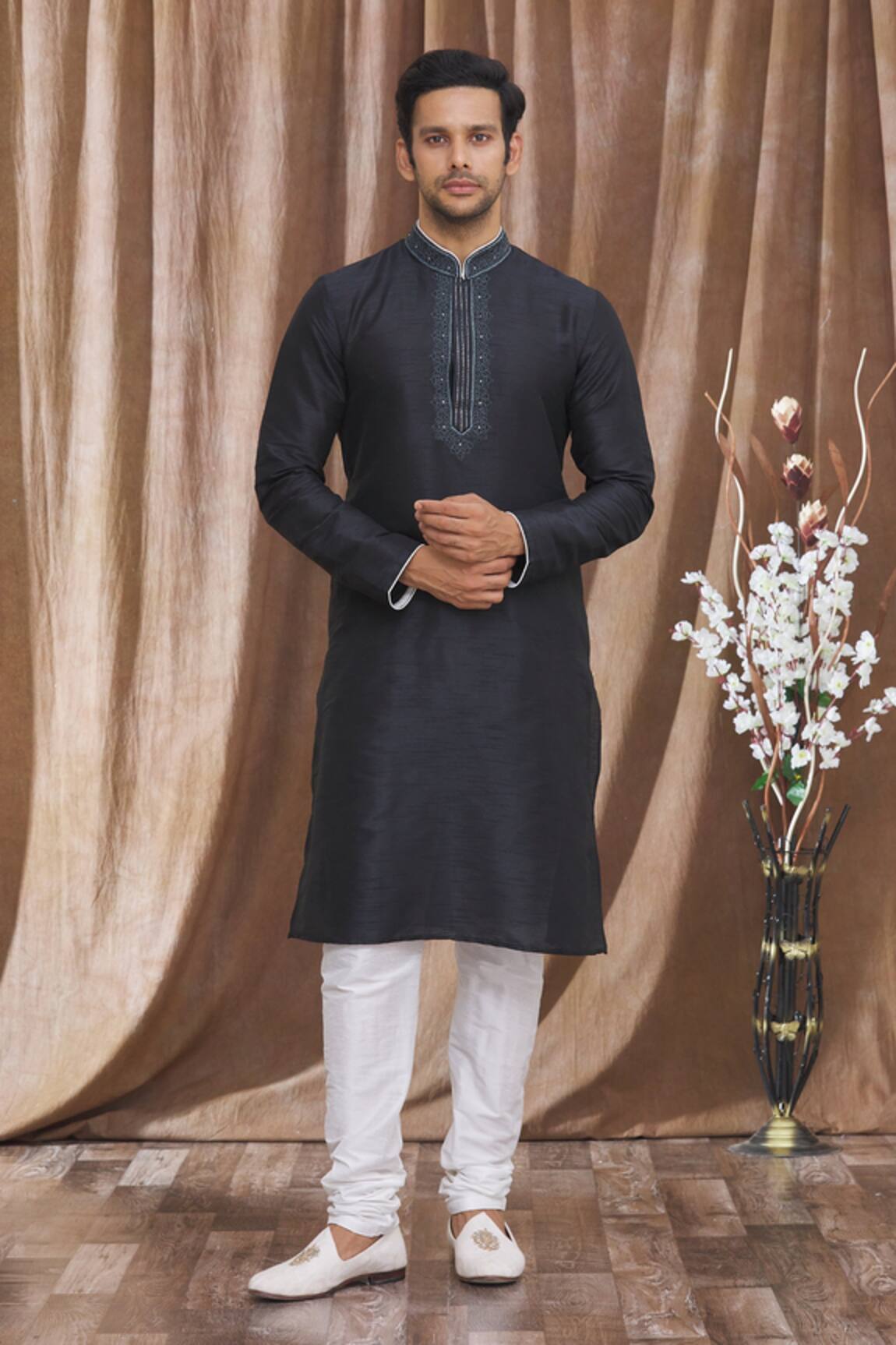 Samyukta Singhania Banarasi Embroidered Kurta 