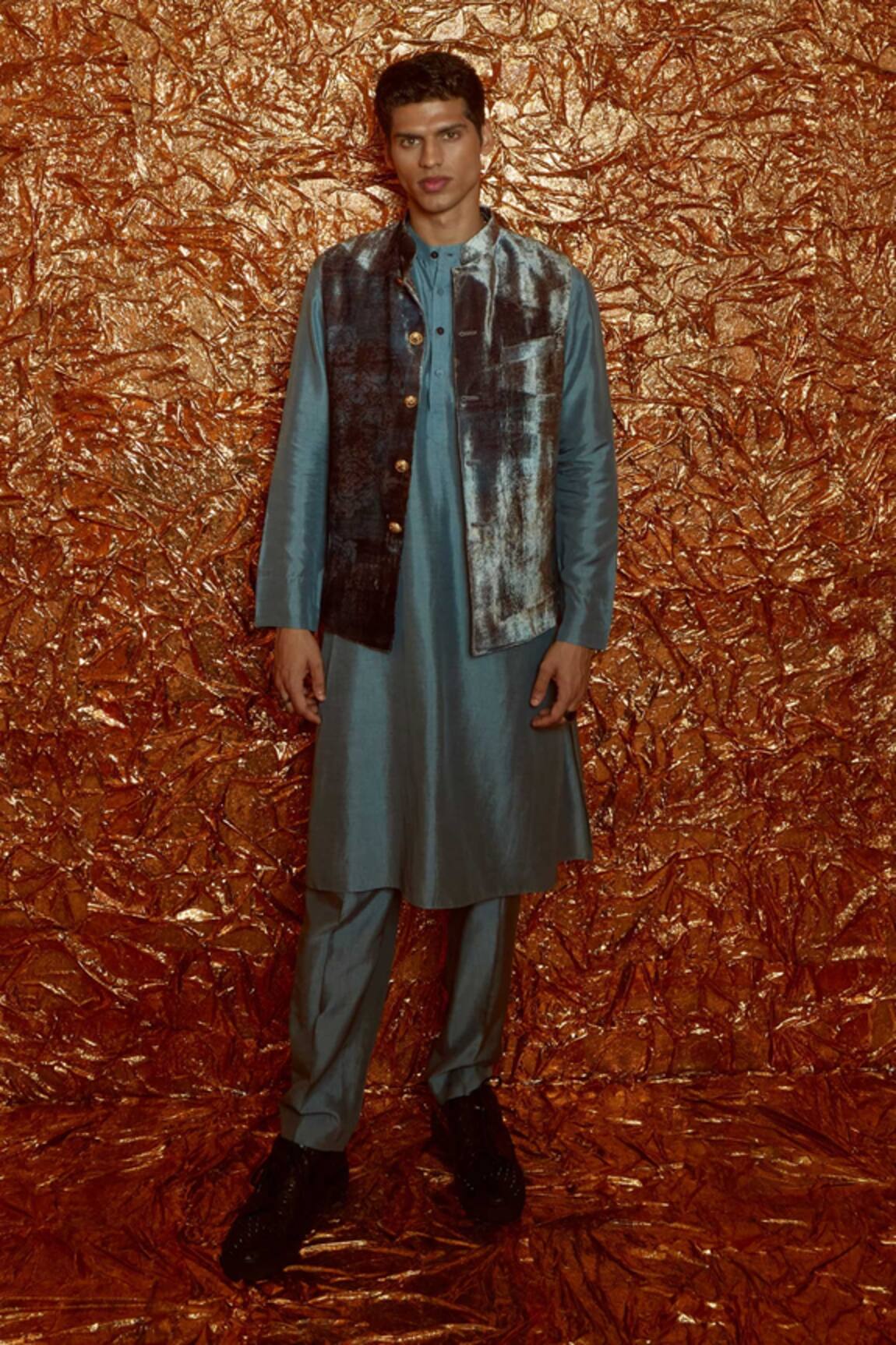 Nirmooha Velvet Bundi & Kurta Set 