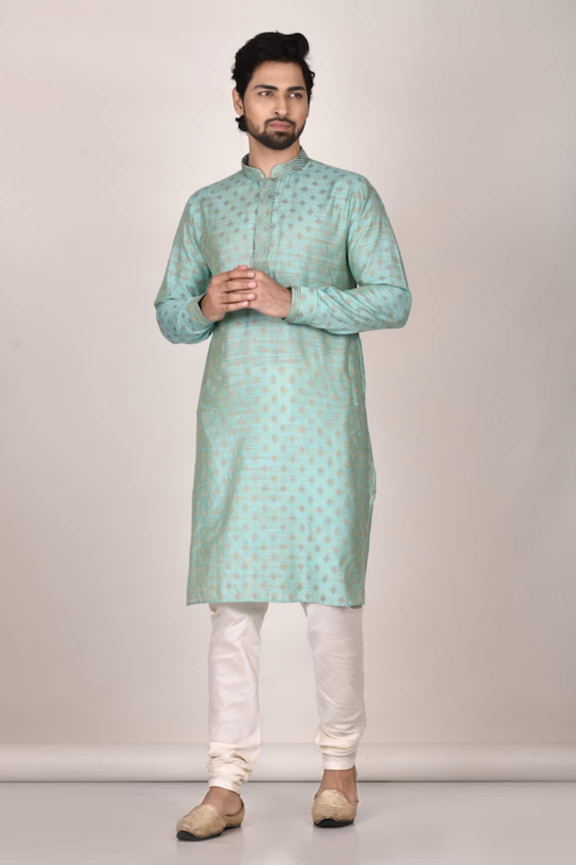 Samyukta Singhania Floral Motif Full Sleeve Kurta 