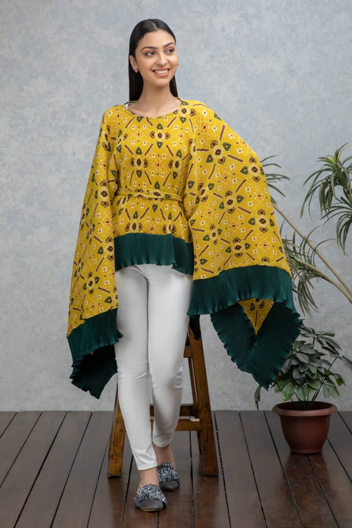Rhe-Ana Lulu Patola Print Cape